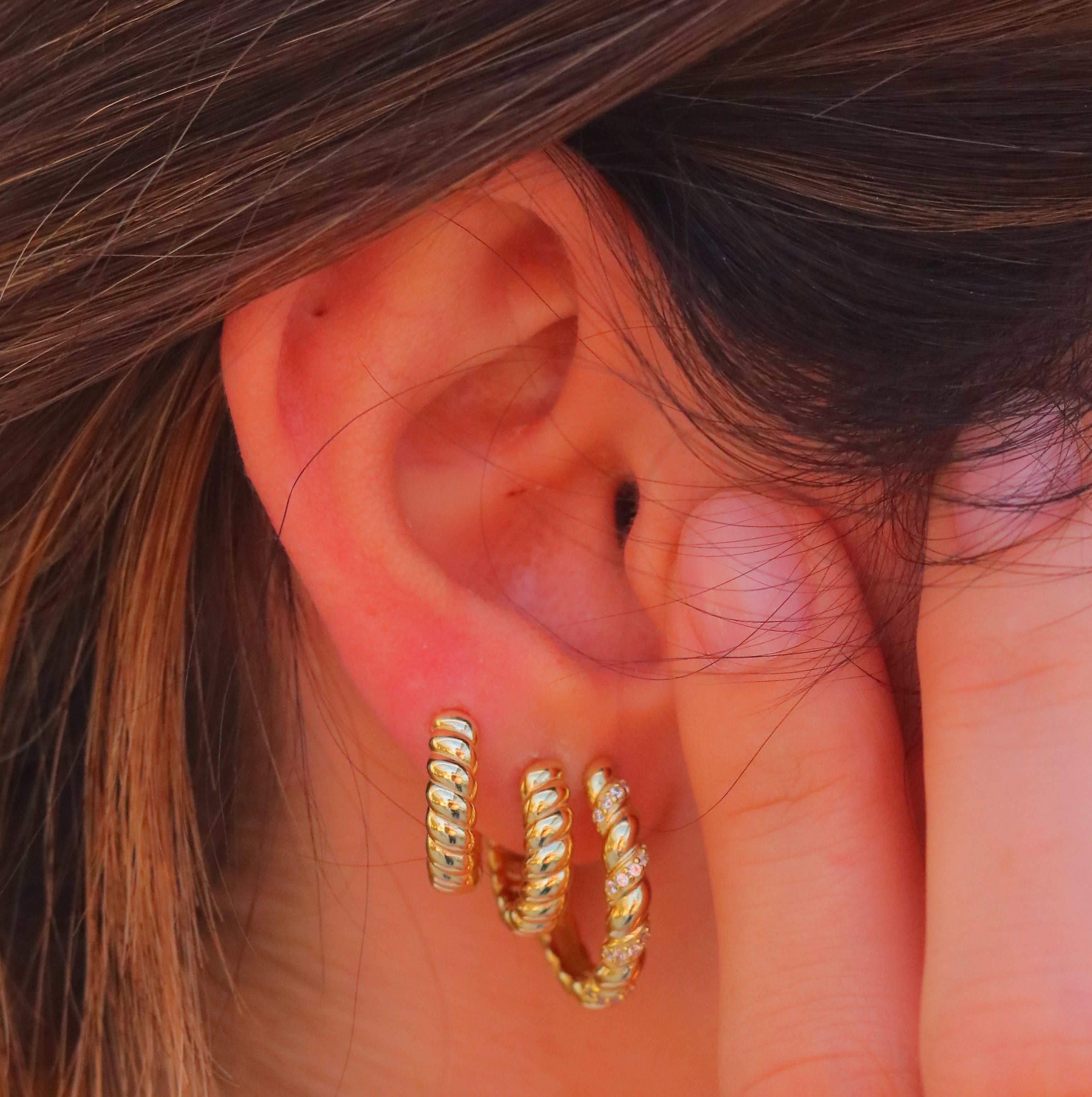 Aro Twist CZ Goldy Hoop