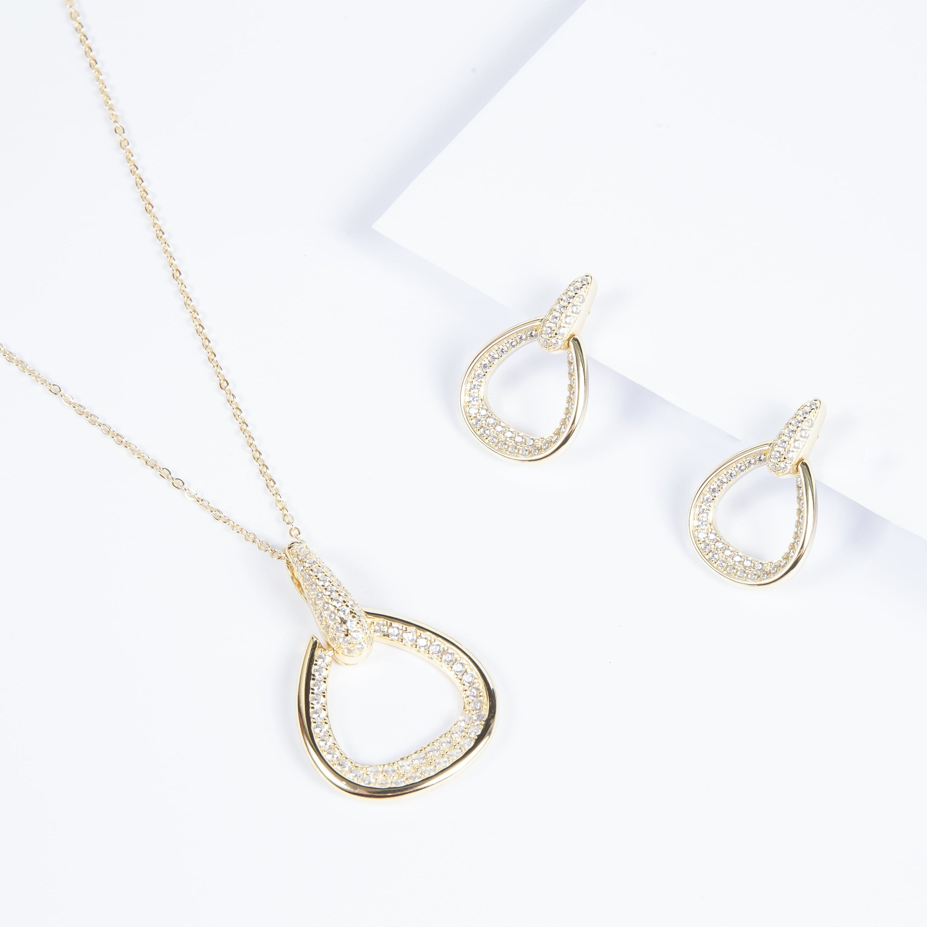 Collar Hollow CZ Teardrop Necklace