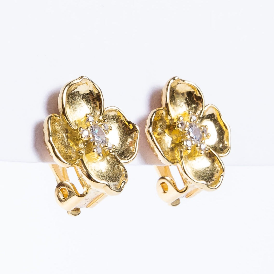 Aro Gold Flower Clip Stud