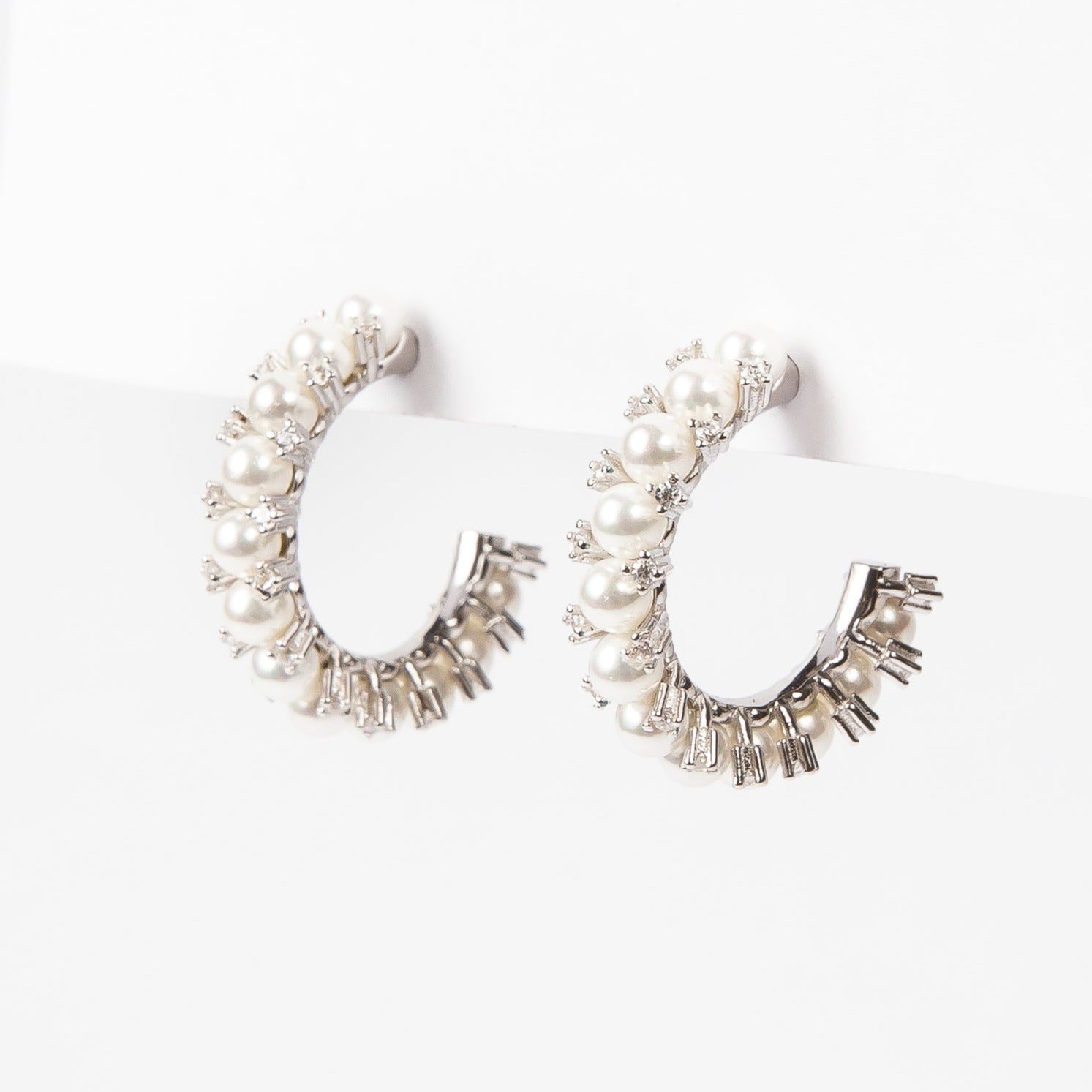 Aro Pointy CZ Pearl Hoop