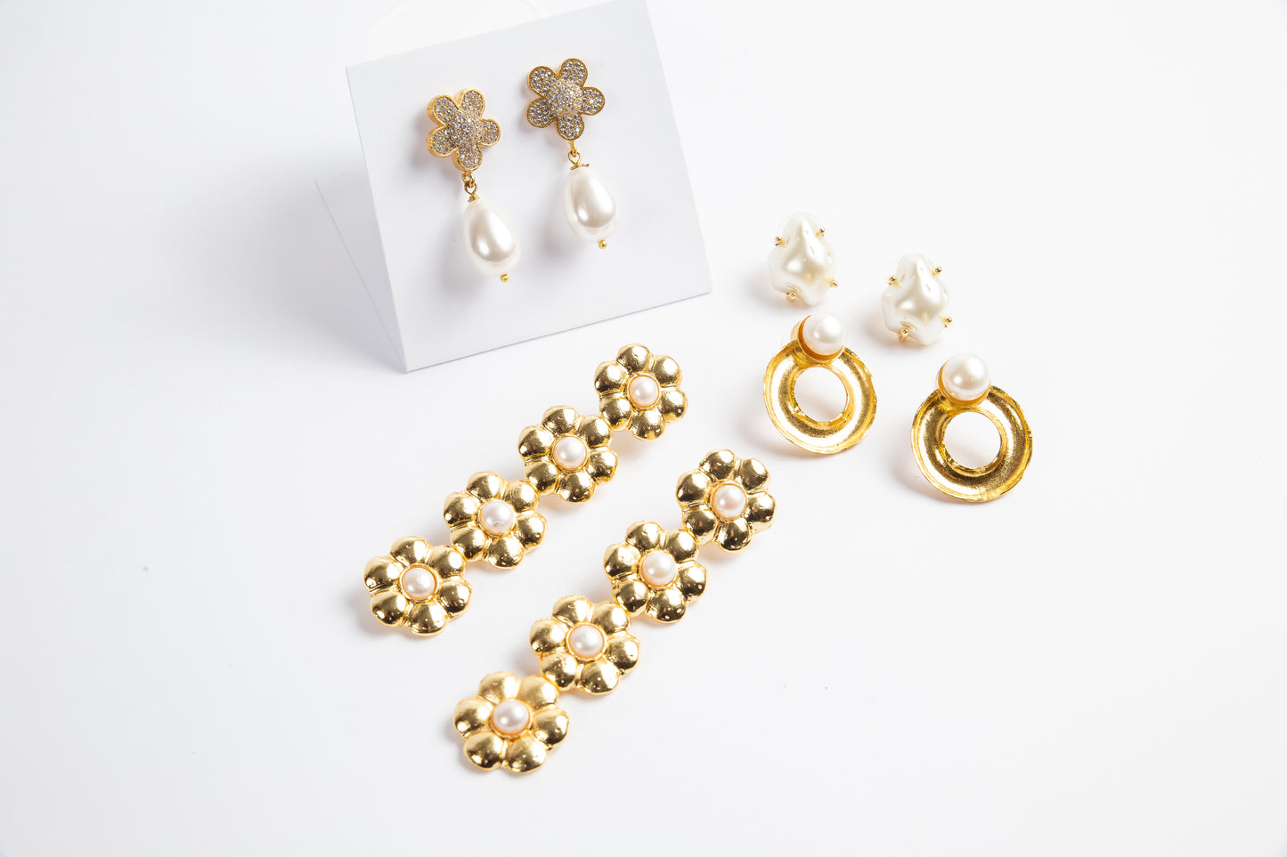 Aro Pearl Claw Stud