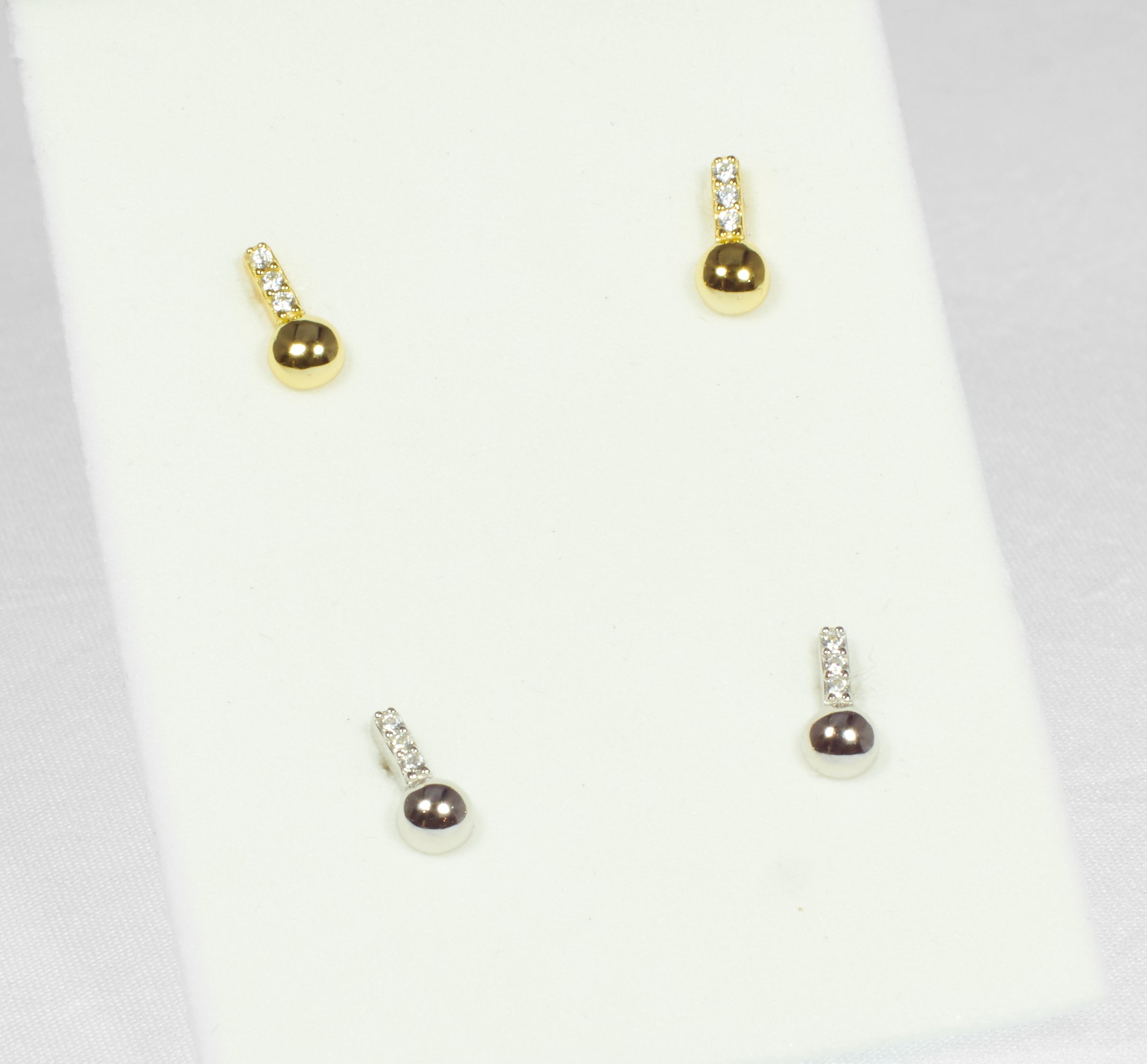 Aro Dot & Bar Cz Stud