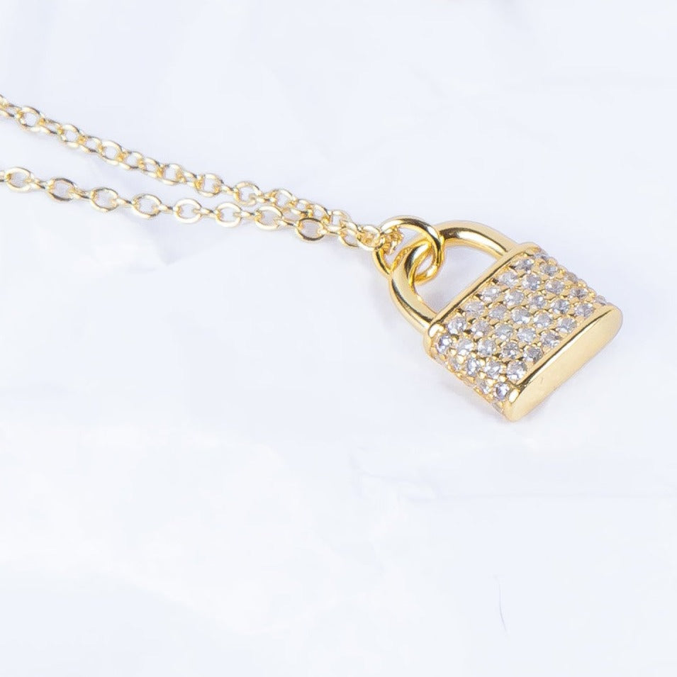 Collar Sliding CZ Lock