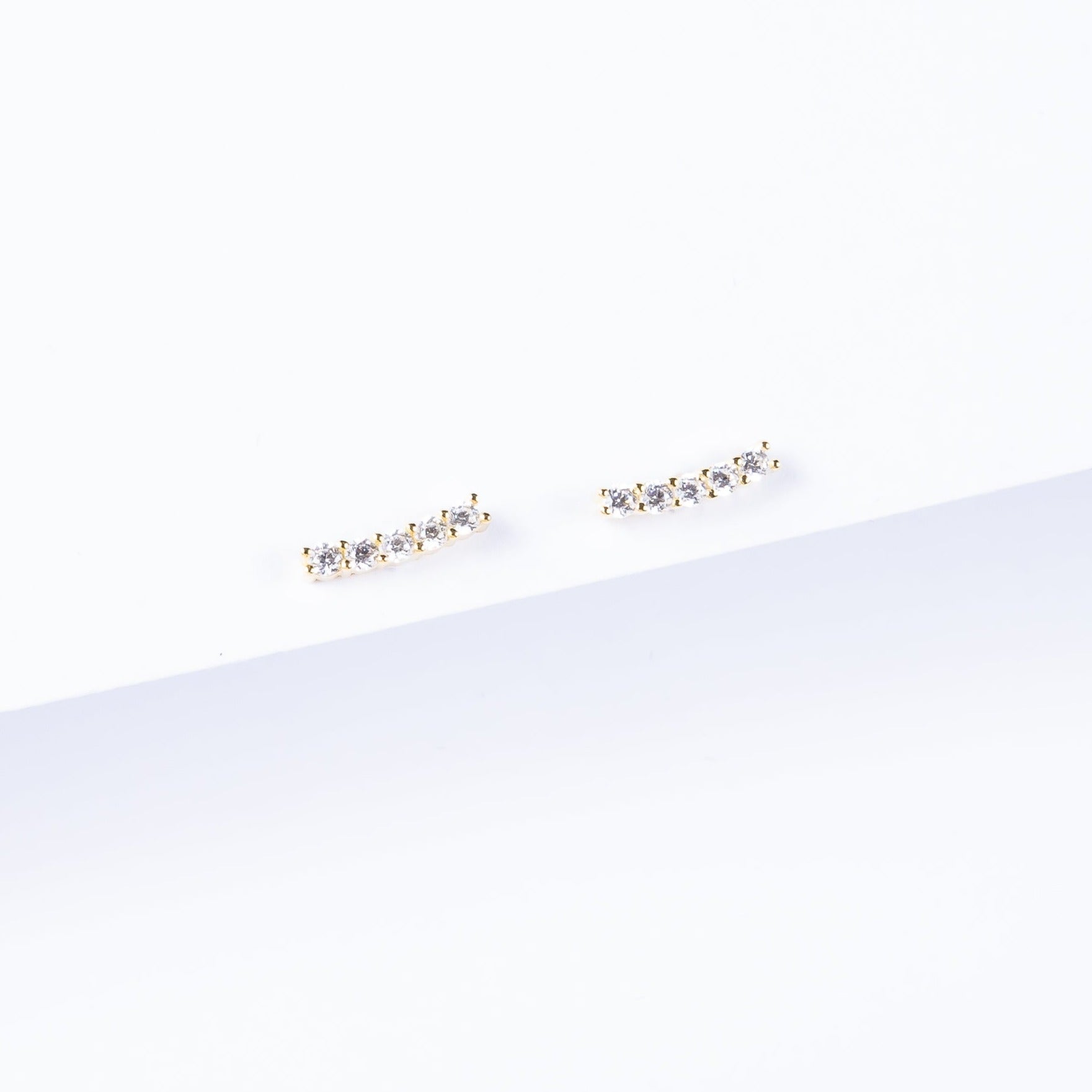 Aro 5cz Curve Stud Gold