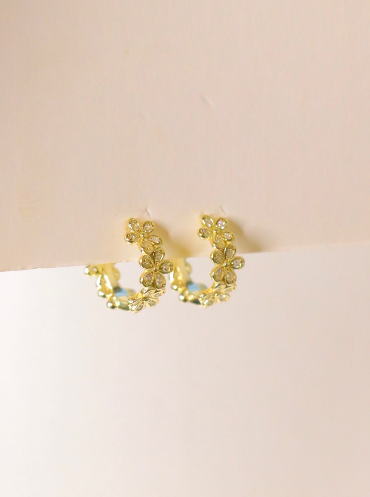 Aro Small Daisy Flower Hoop