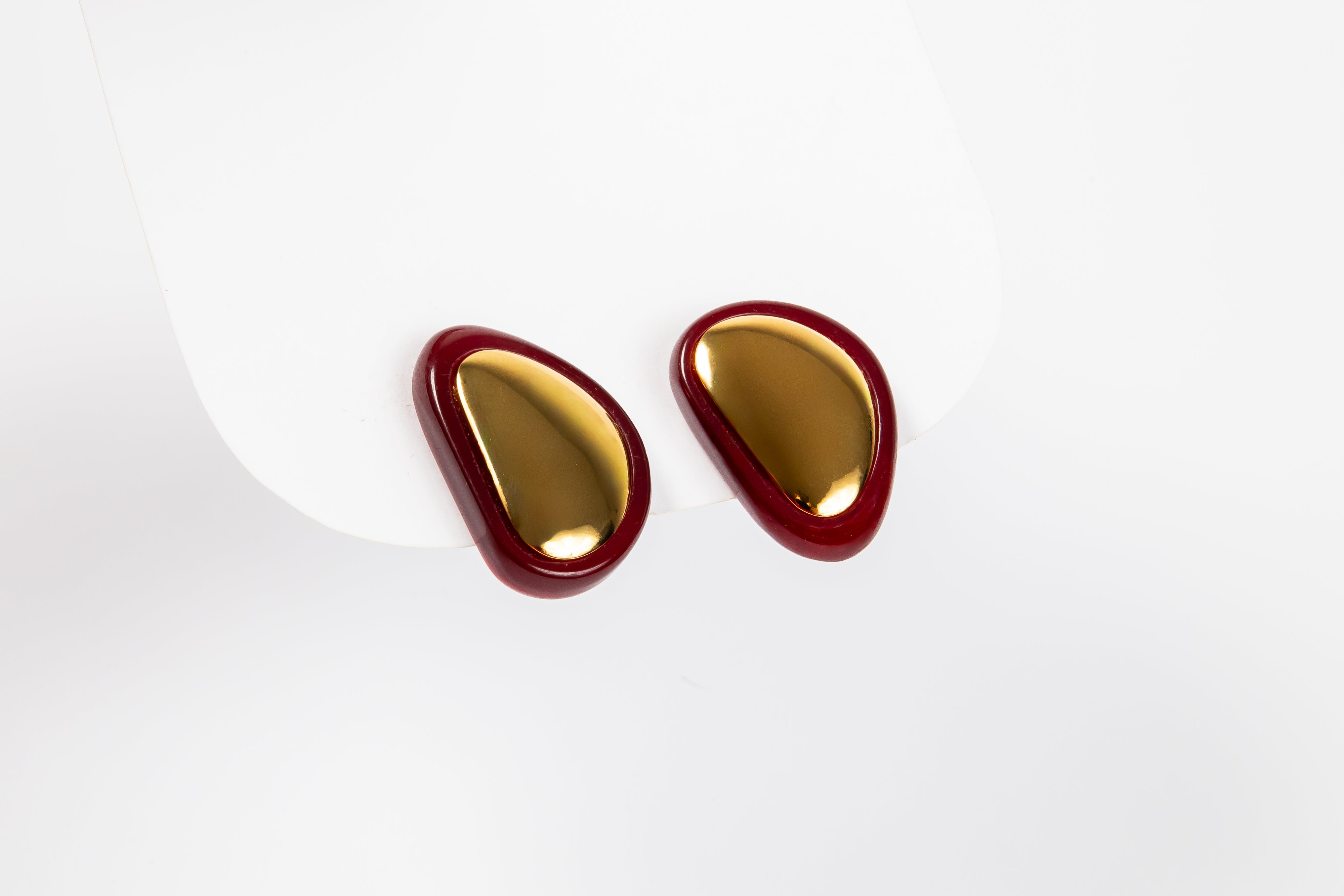 Aro Oval Burgundy Stud