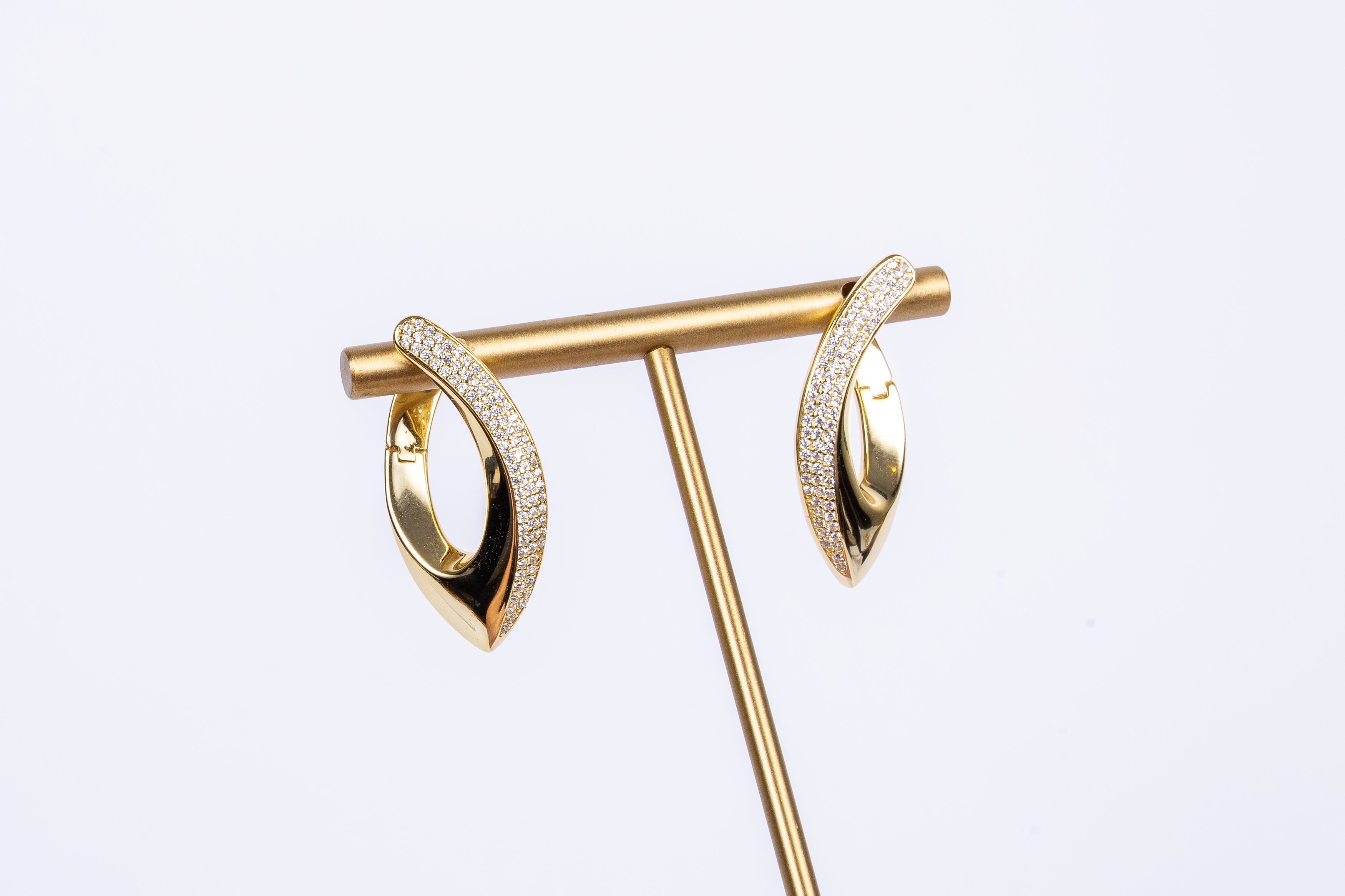 Aro Oval Sided Gran CZ Hoop