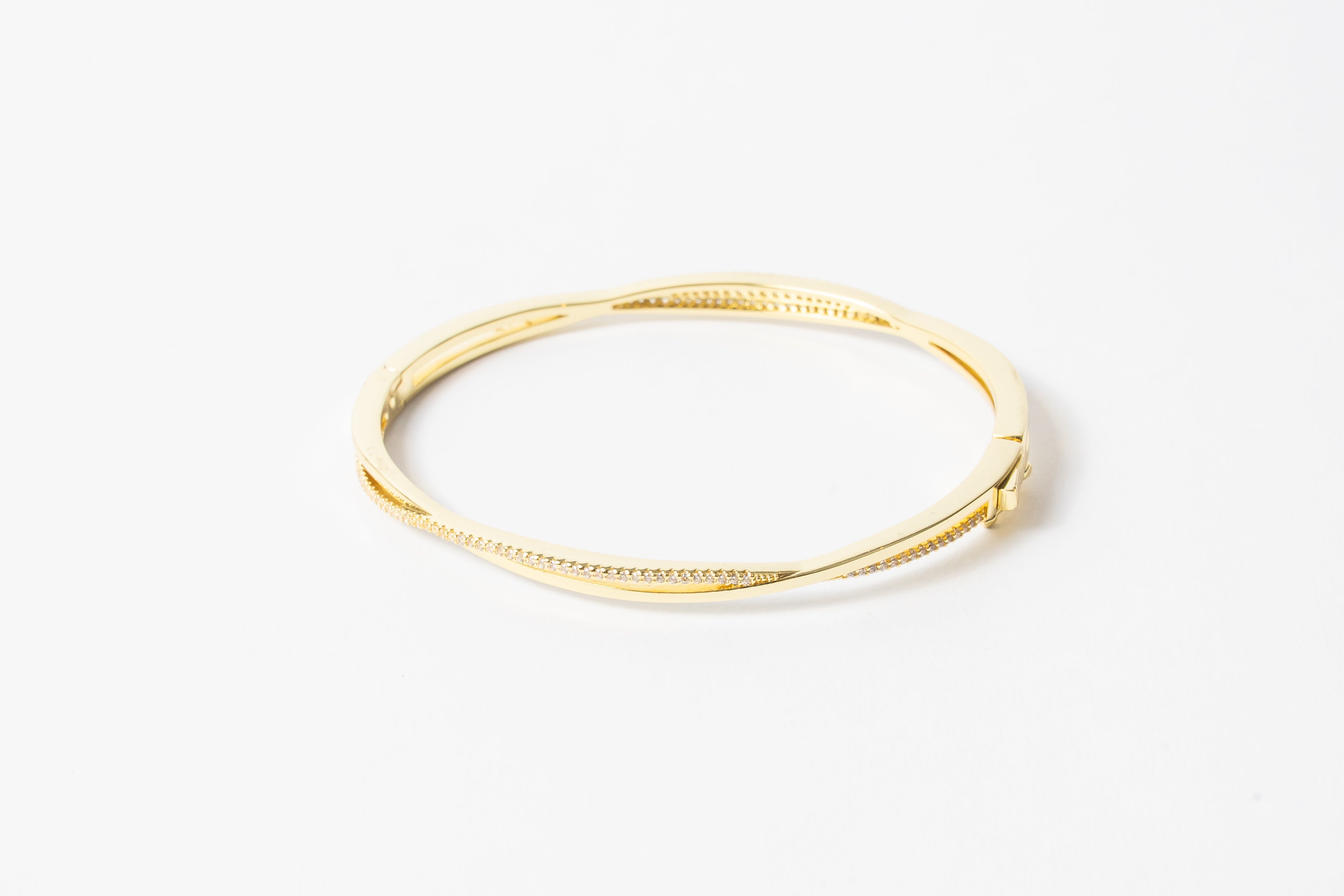 Pulsera Stainless Crossing Lines & CZ Bangle