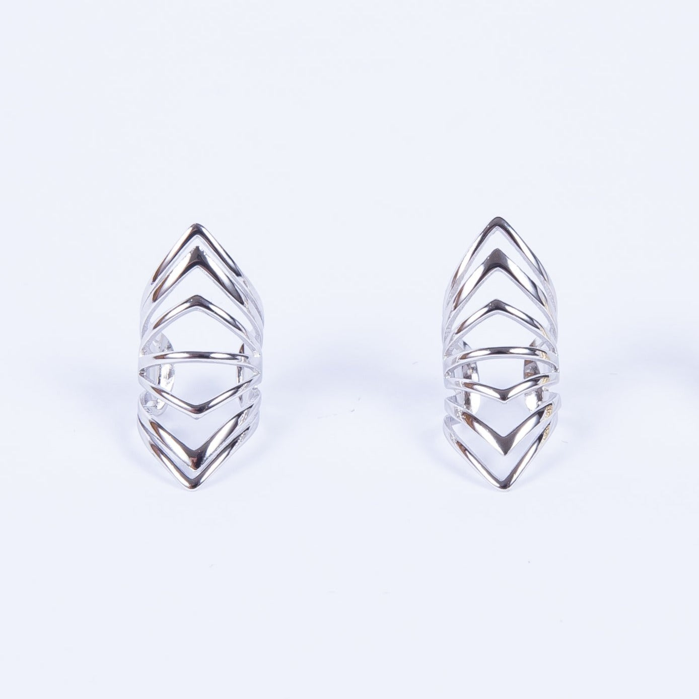 Aro Pyramid cage cuff
