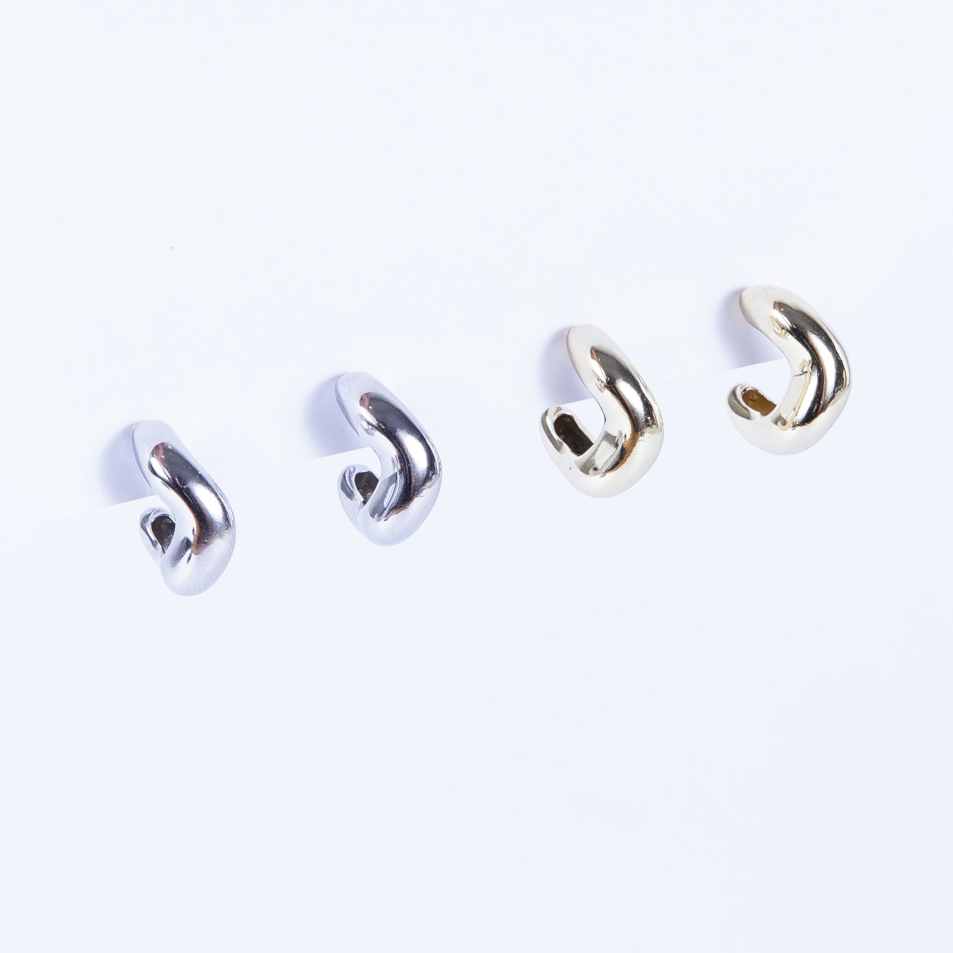 Aro SS Wavy Hoop Small Gold