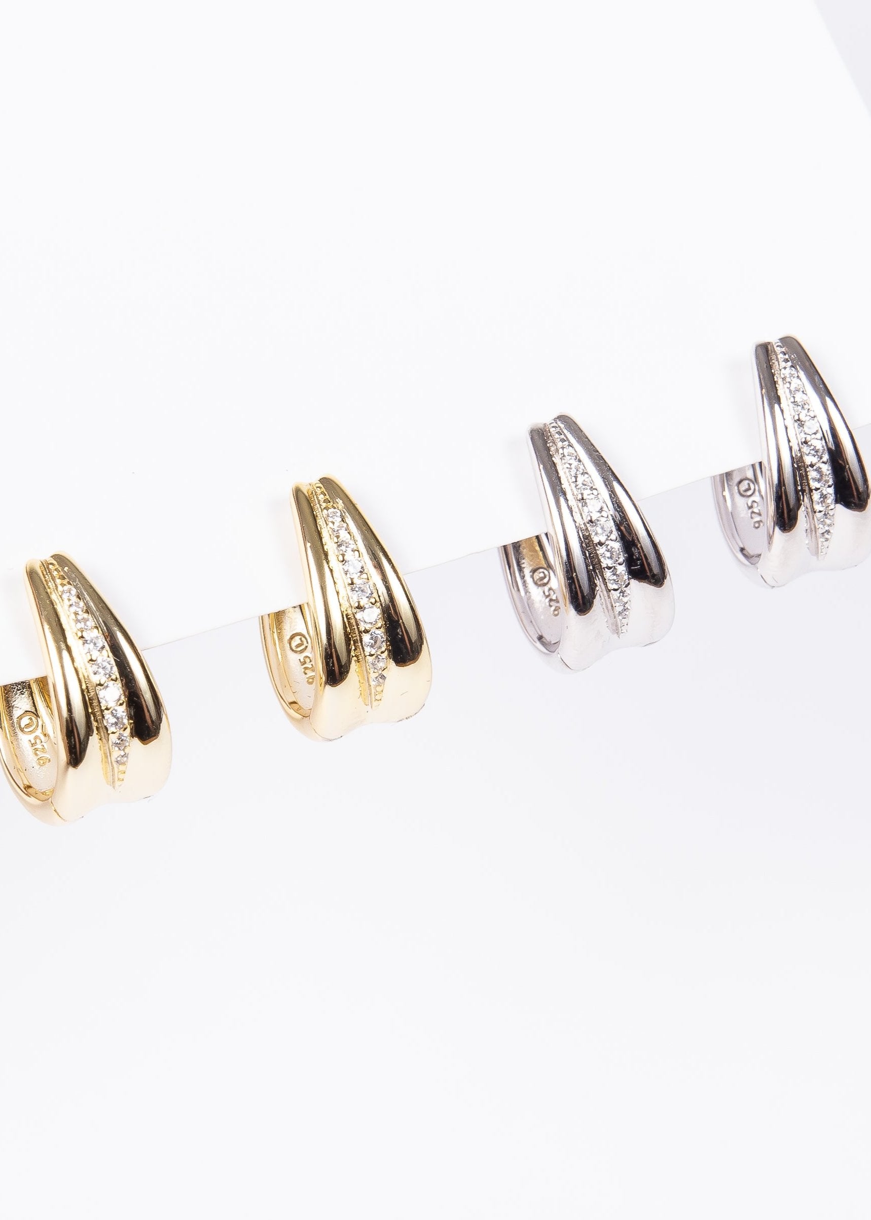 Aro U CZ line Pendant