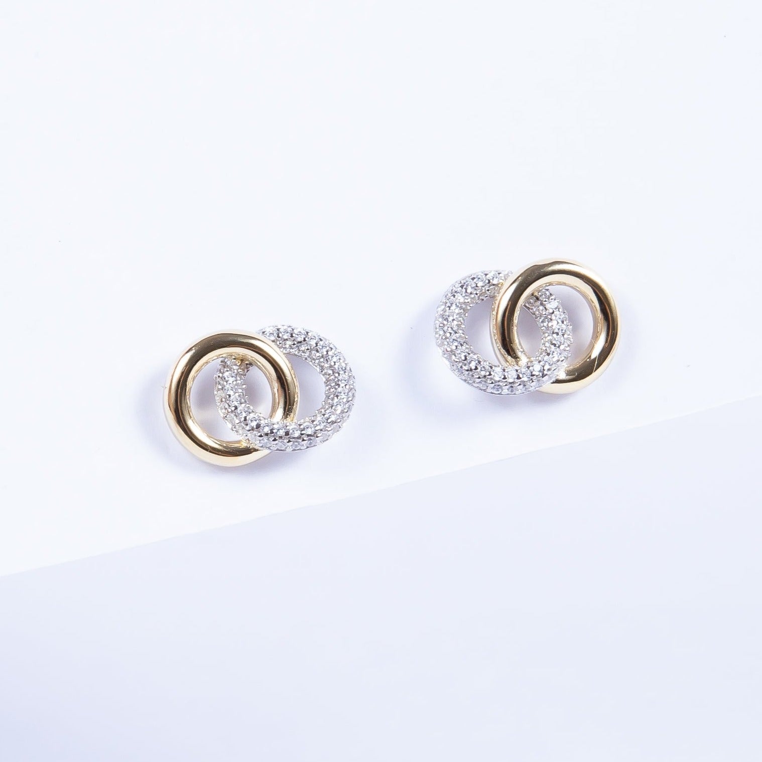Aro Interlock Cz Y Gold Stud