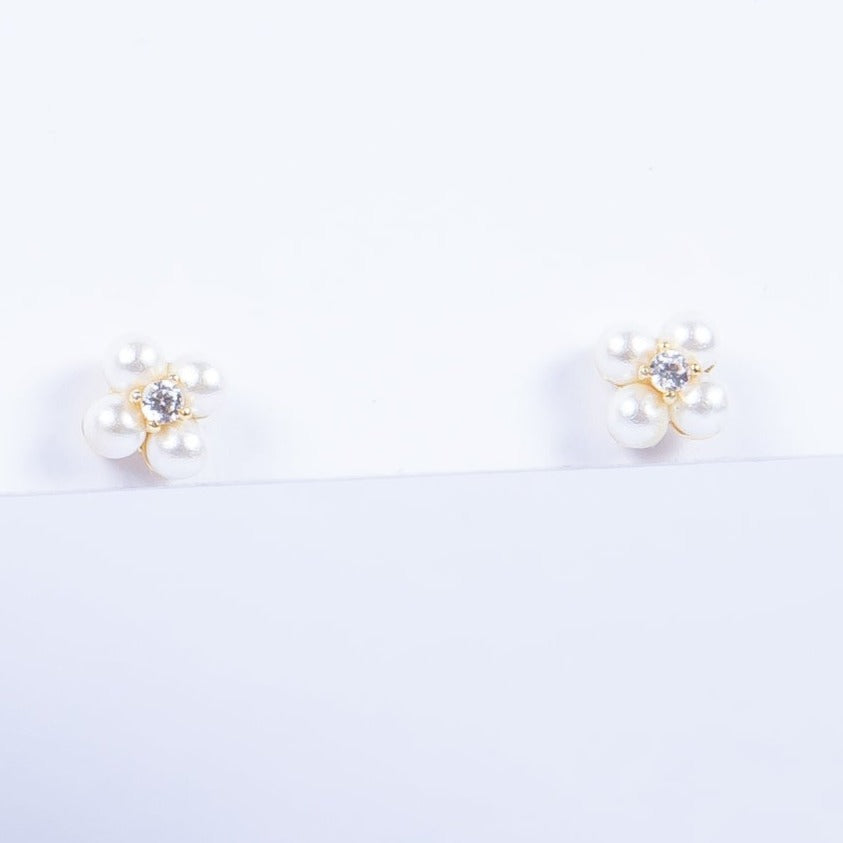 Aro Baby Pearl Flower Stud