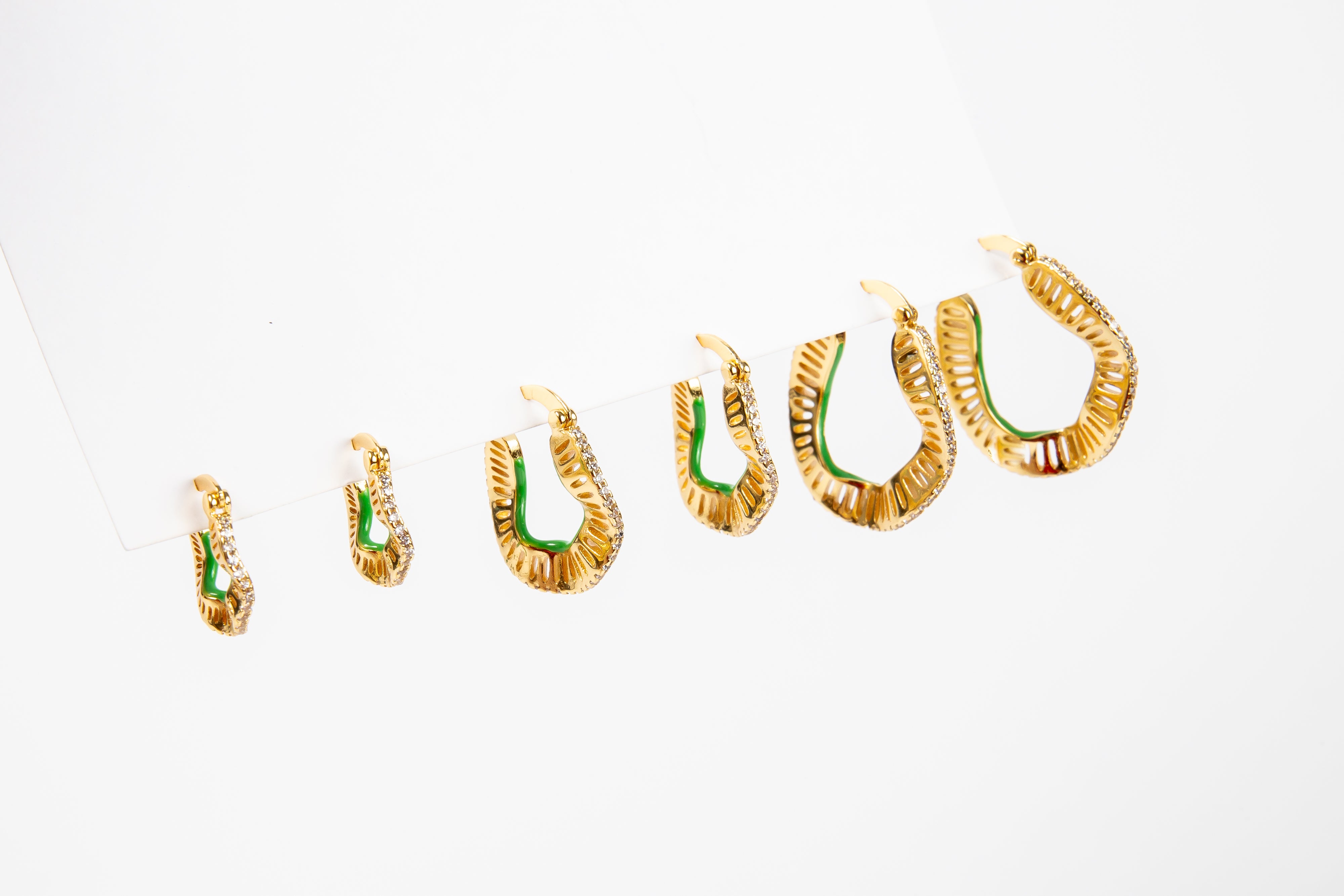 Aro Wavy Green Cz Hoop