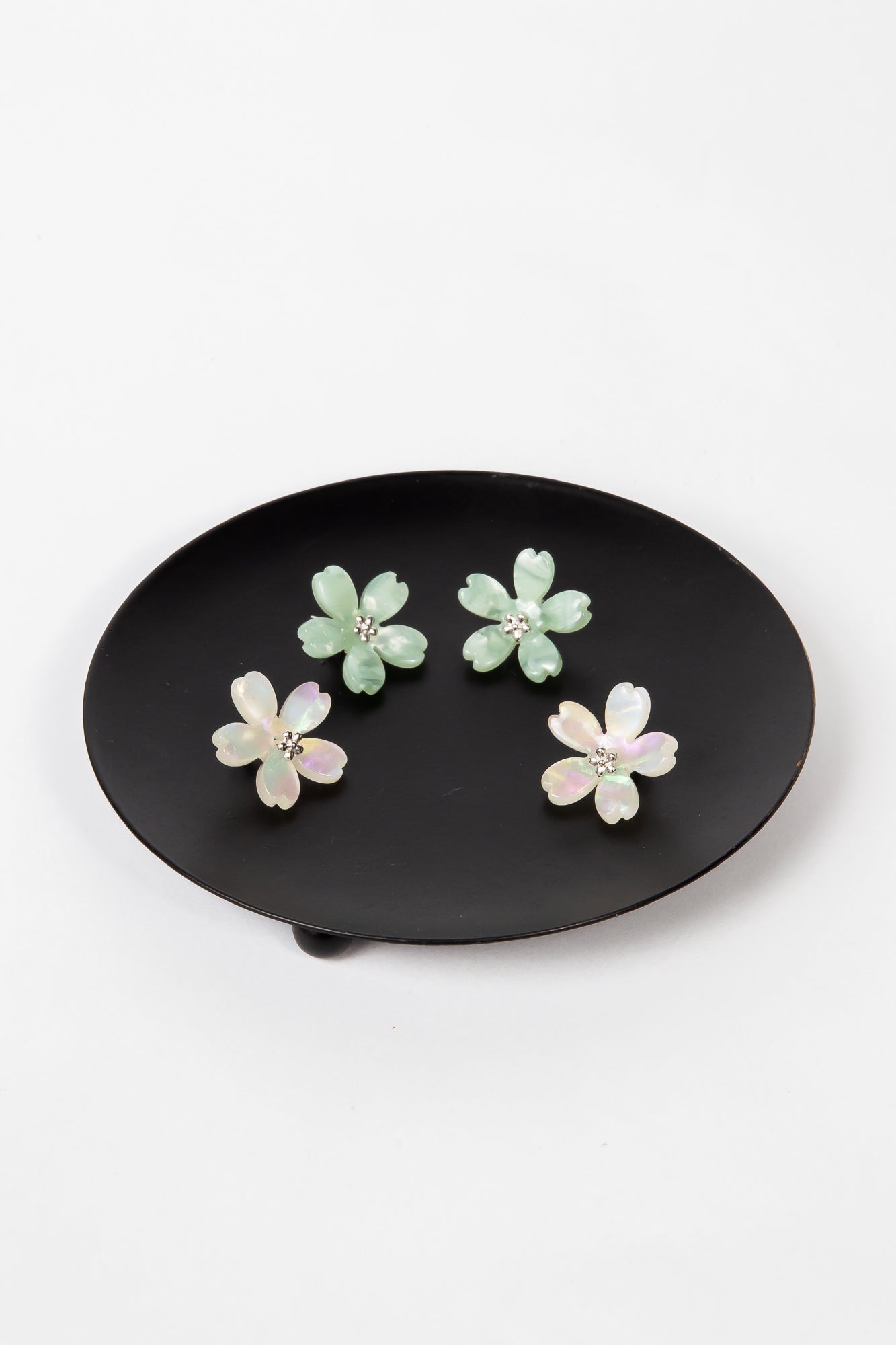 Aro Summer MOP Flower Stud
