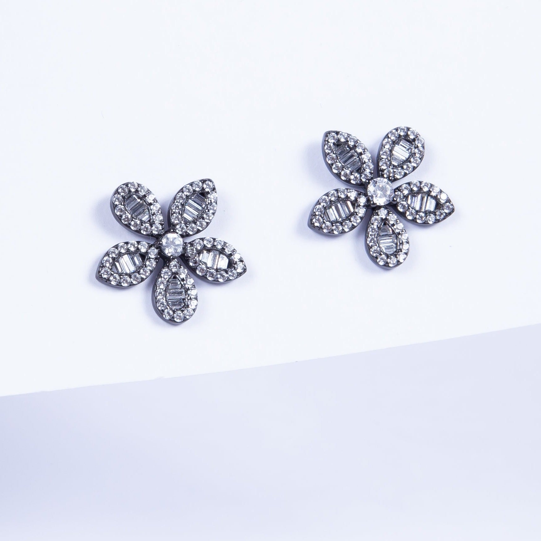 Aro Sergios Pewter Flower Stud