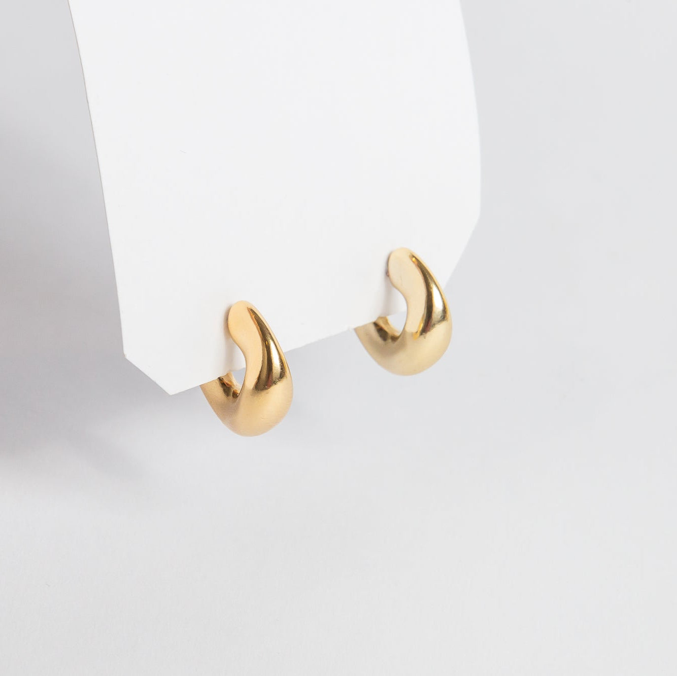 Aro Concaved Mini Hoop
