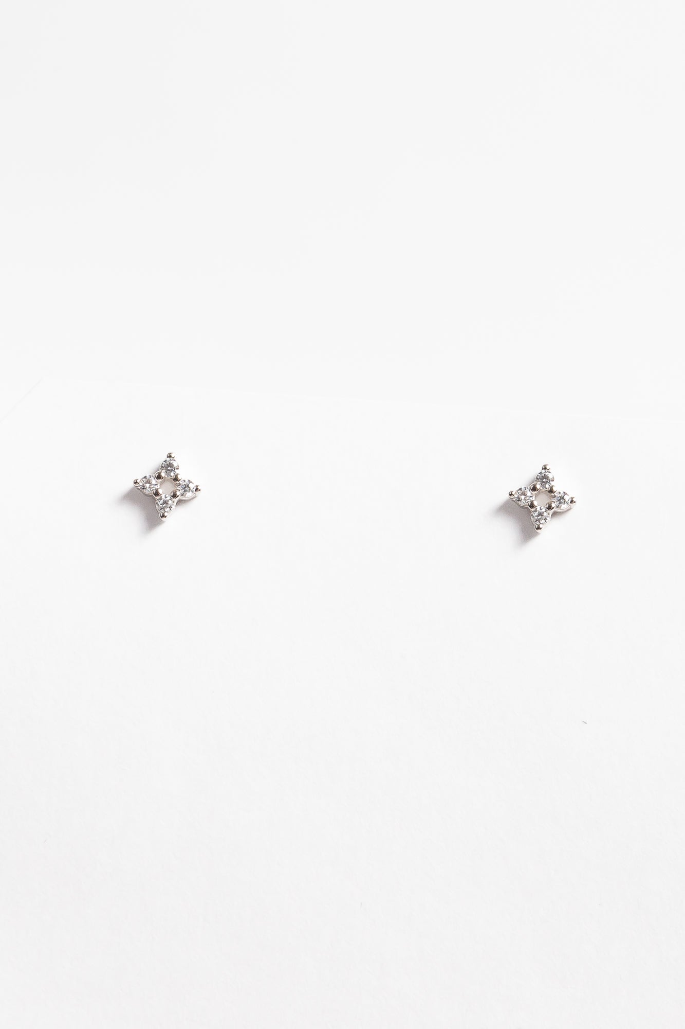 Aro 4point mini Cz Clover stud