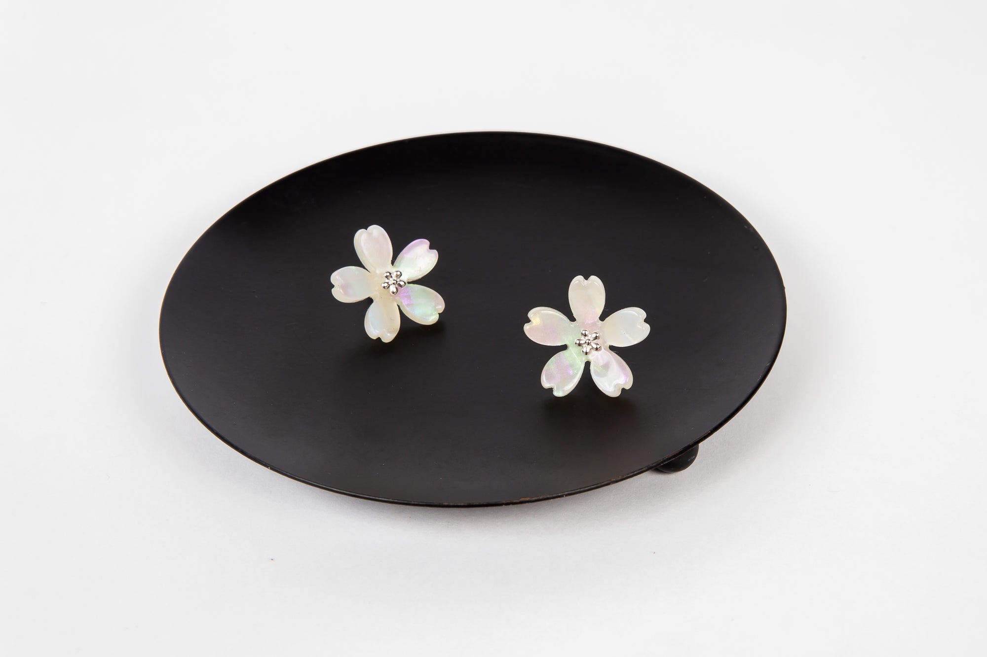 Aro Summer MOP  Flower Stud