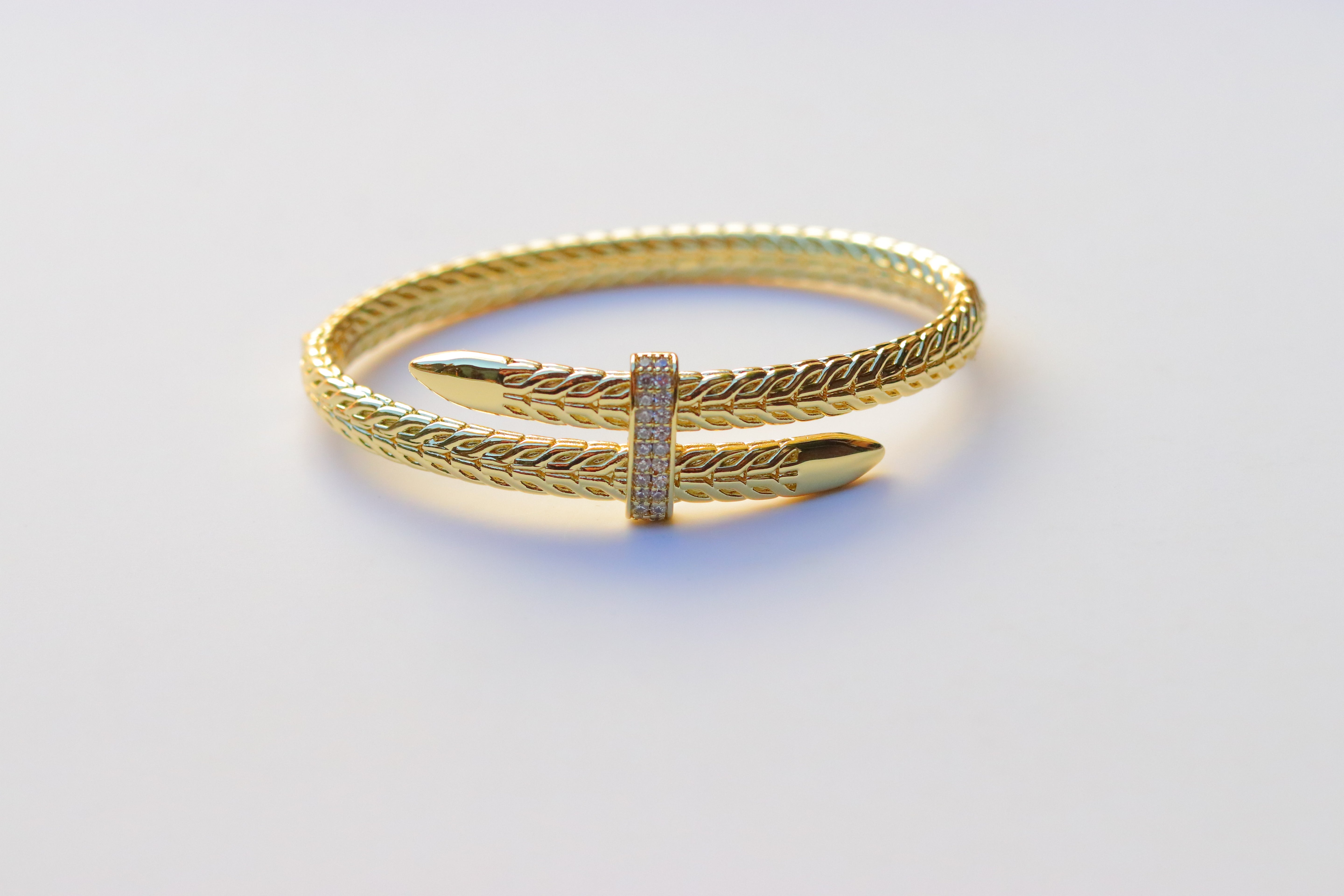 Pulsera Double Coil CZ Toggle Cuff
