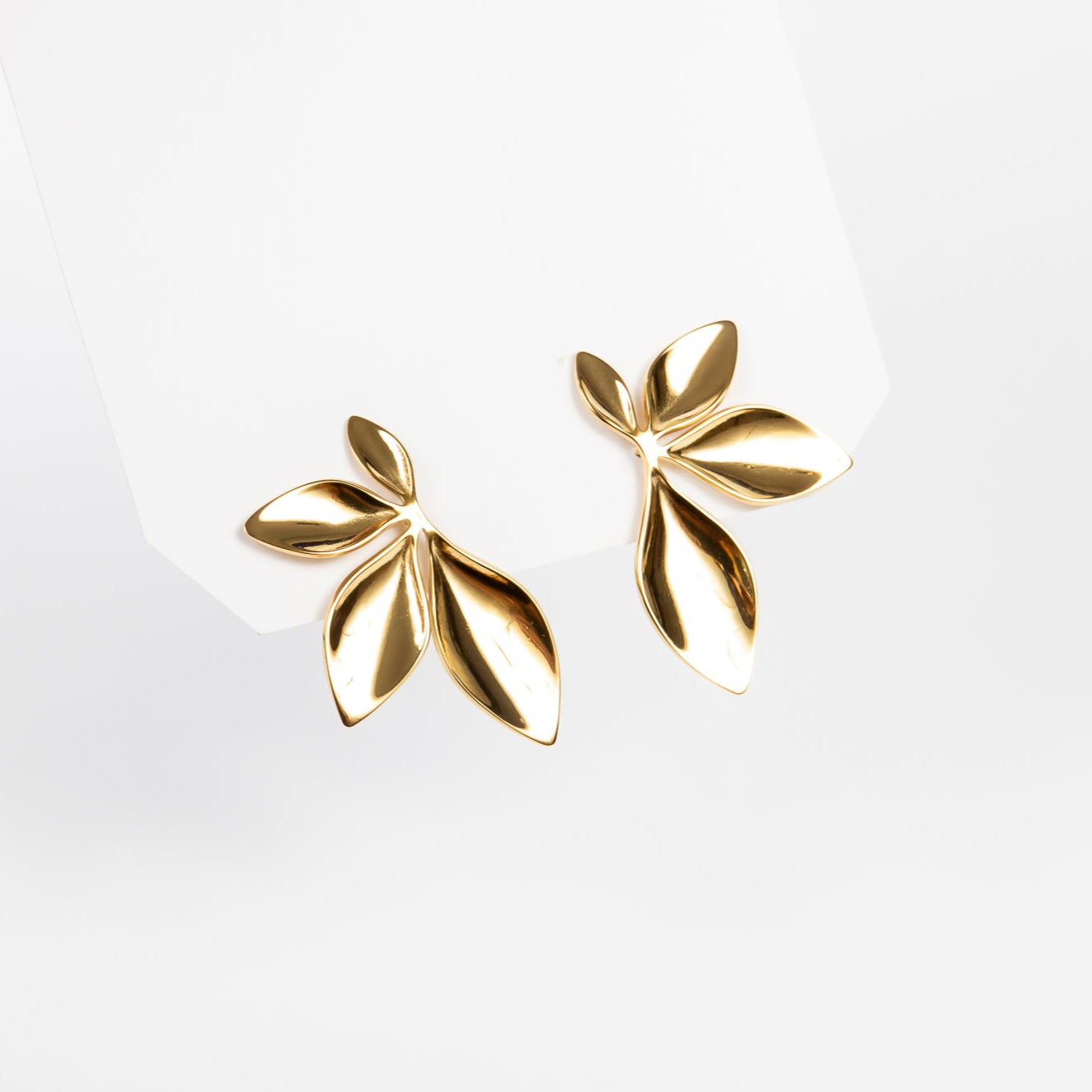 Aro Stainey 3 leaf Stud