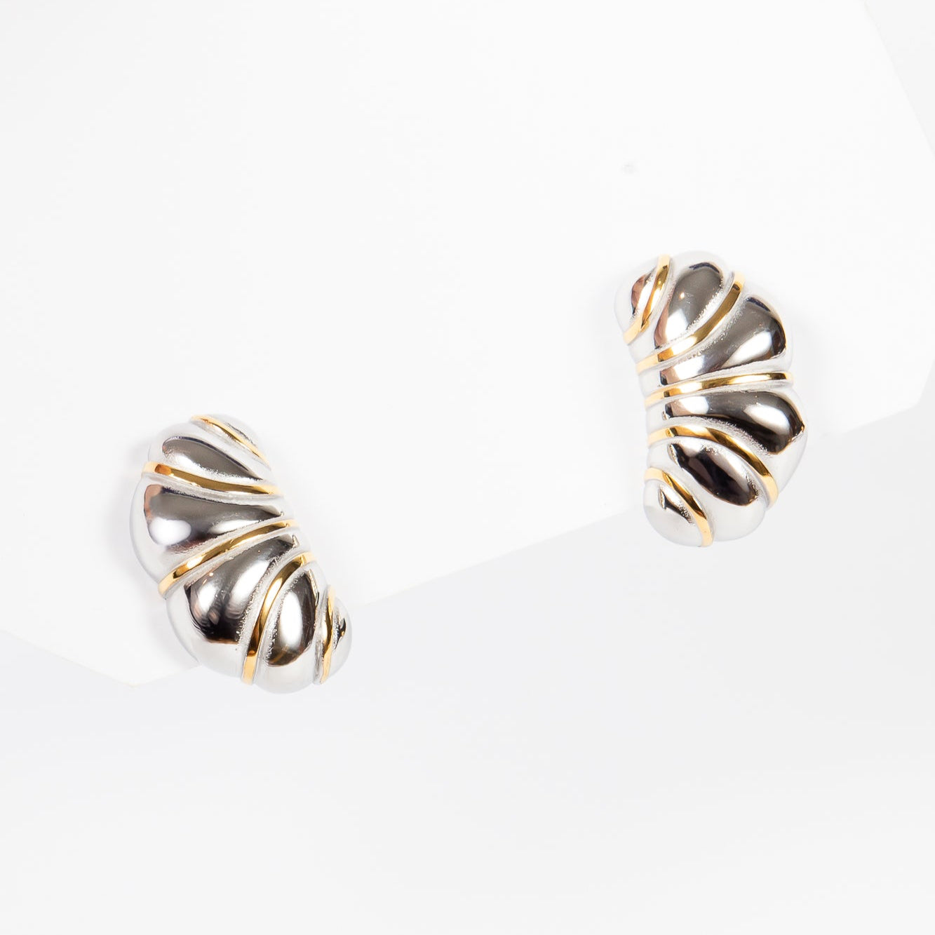 Aro Croissant Stud