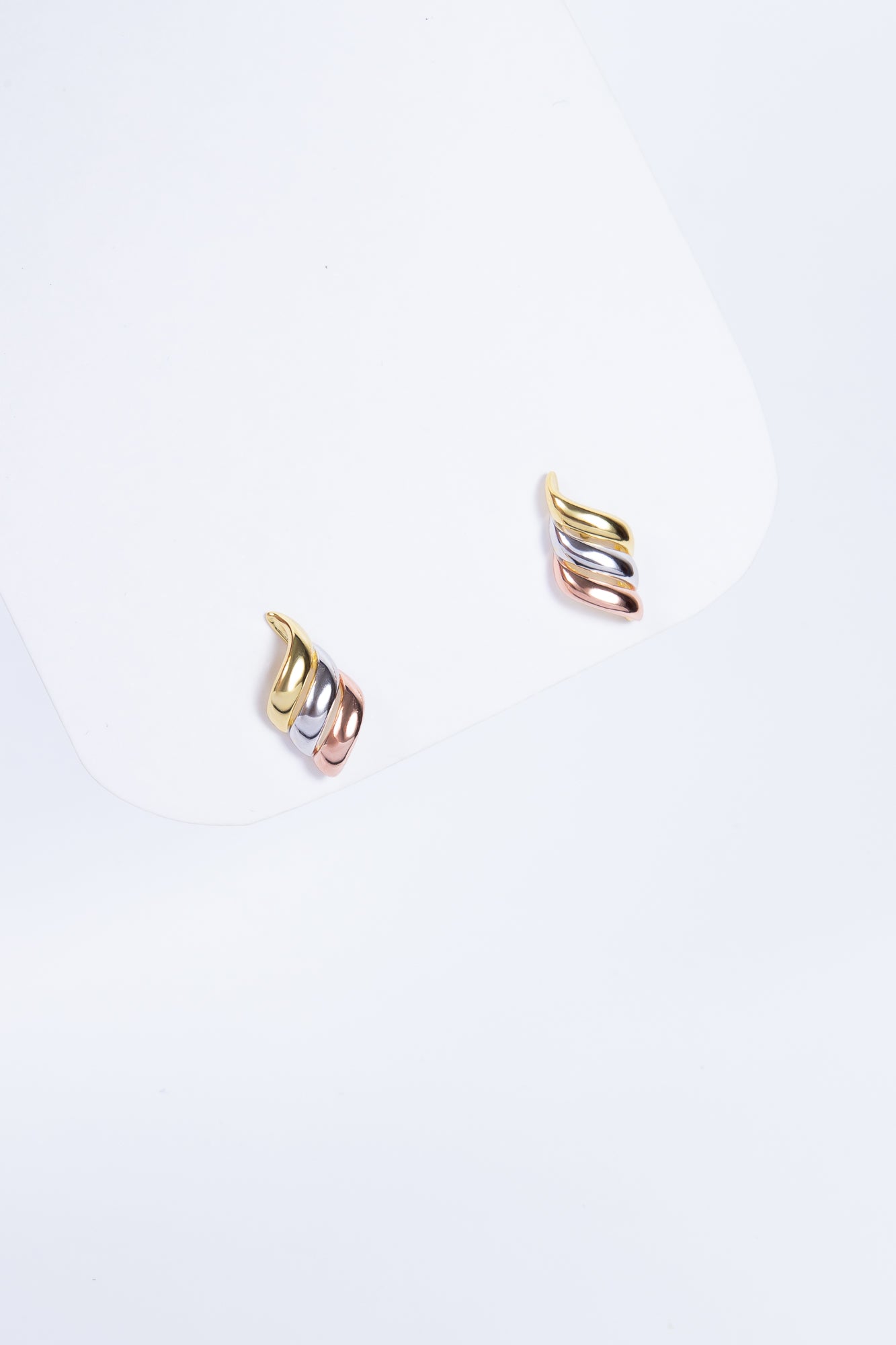 Tri Color Wavy Stud