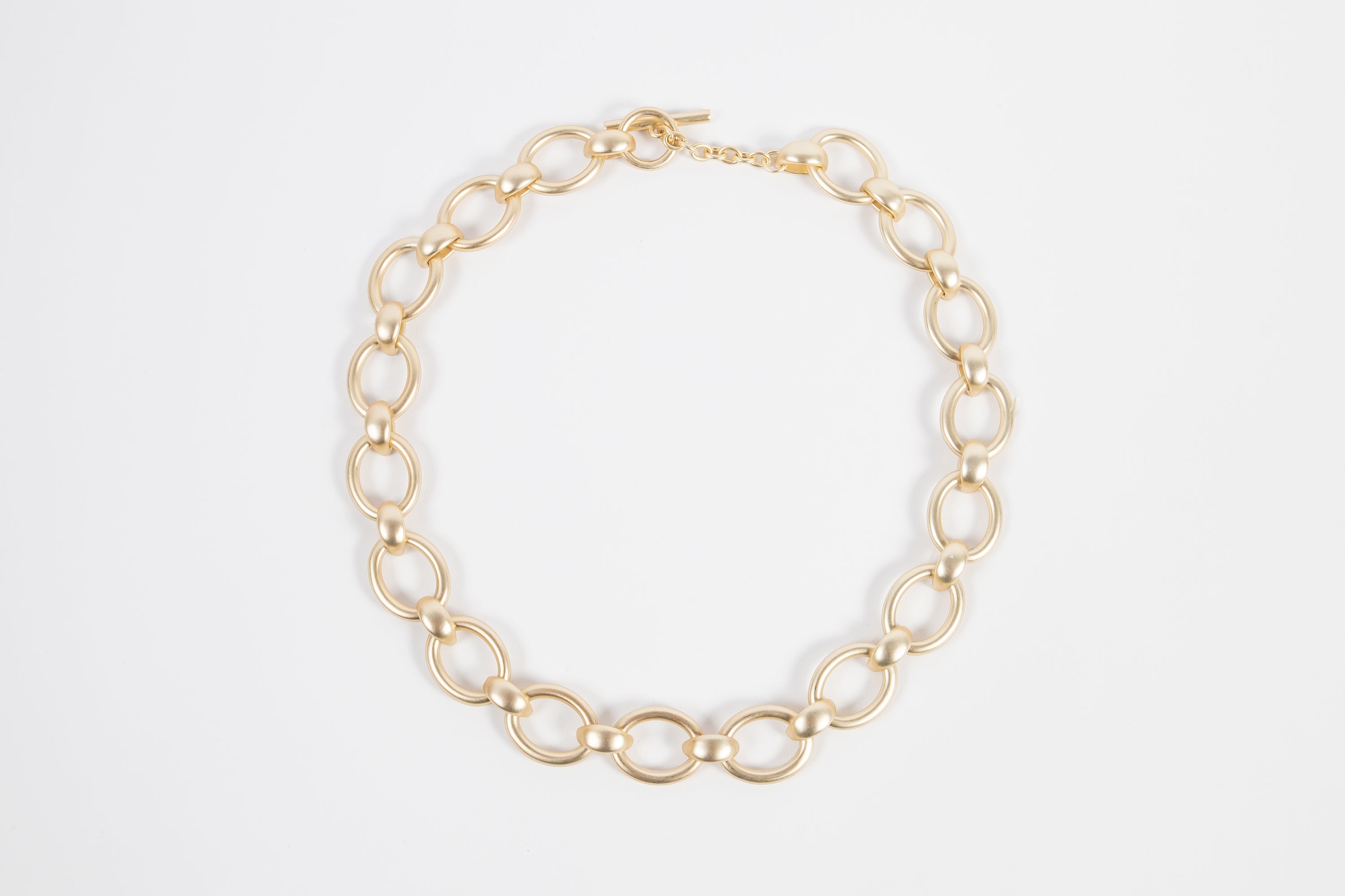 Collar Chunky & Semi Oval Matte Toggle Choker