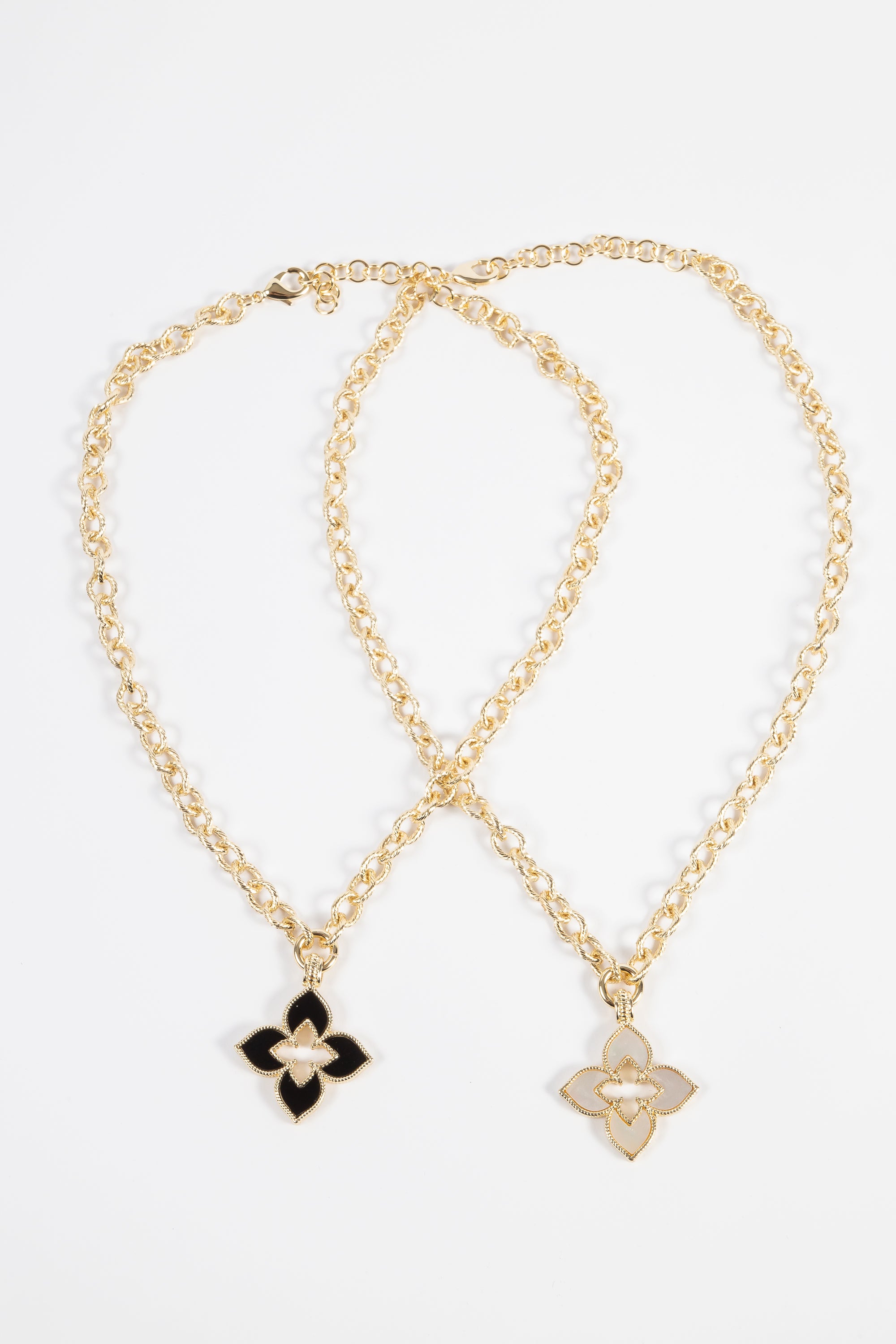 Collar Brass Gold Hollow Clover Stud