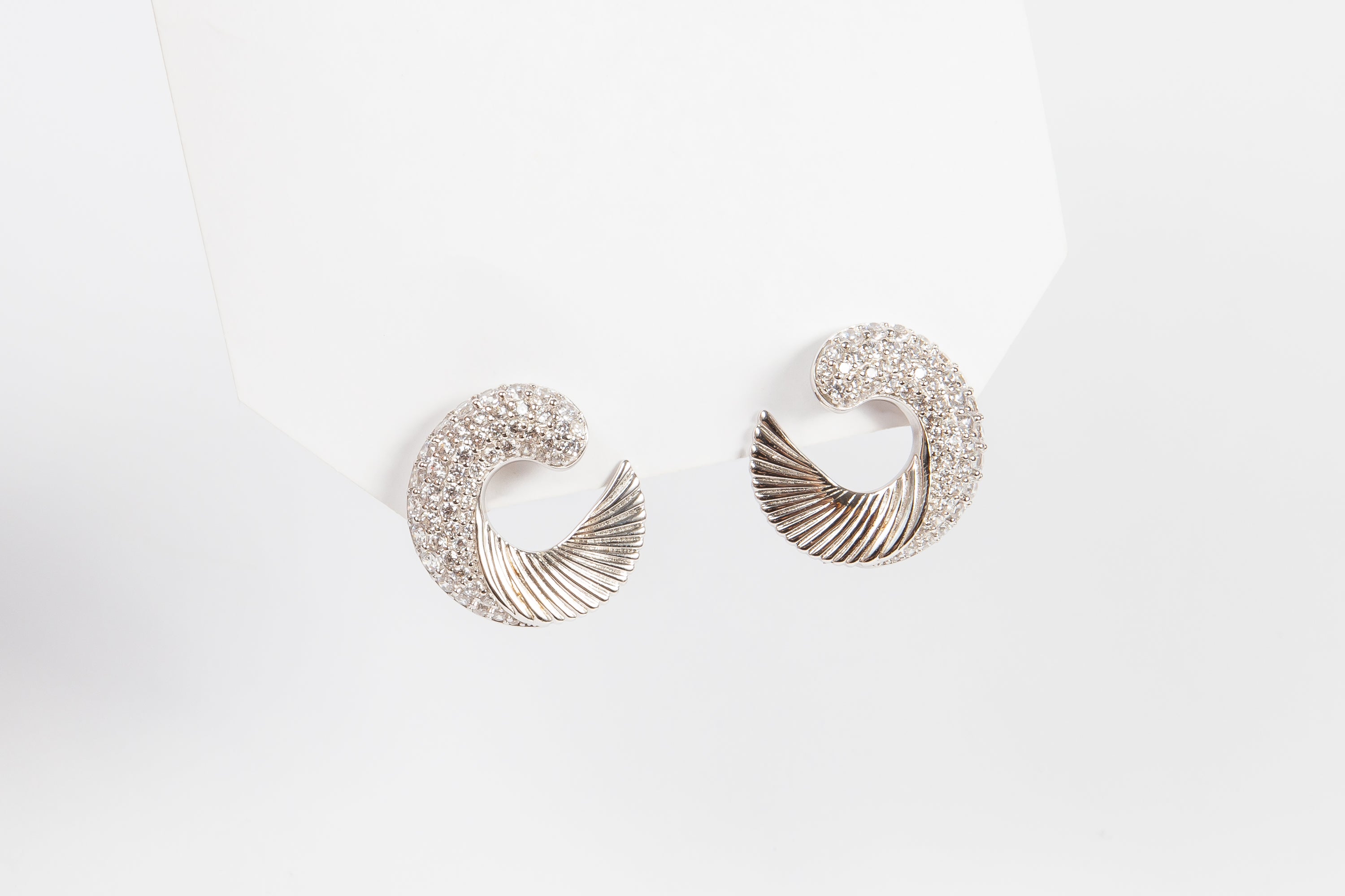 Aro Chunky Twisted Sided Hoop