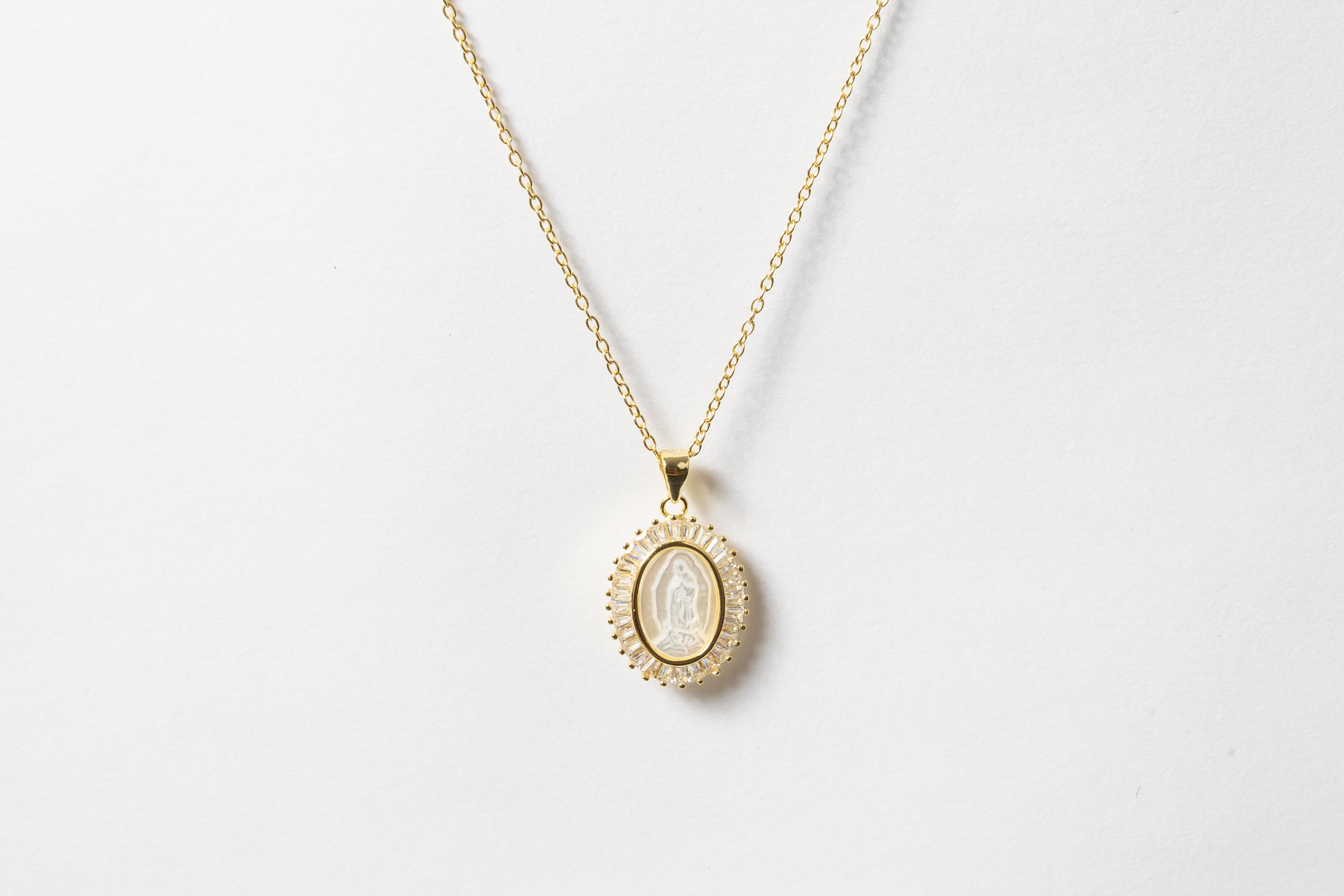 Collar MOP Virgin Guadalupe Bagui Necklace