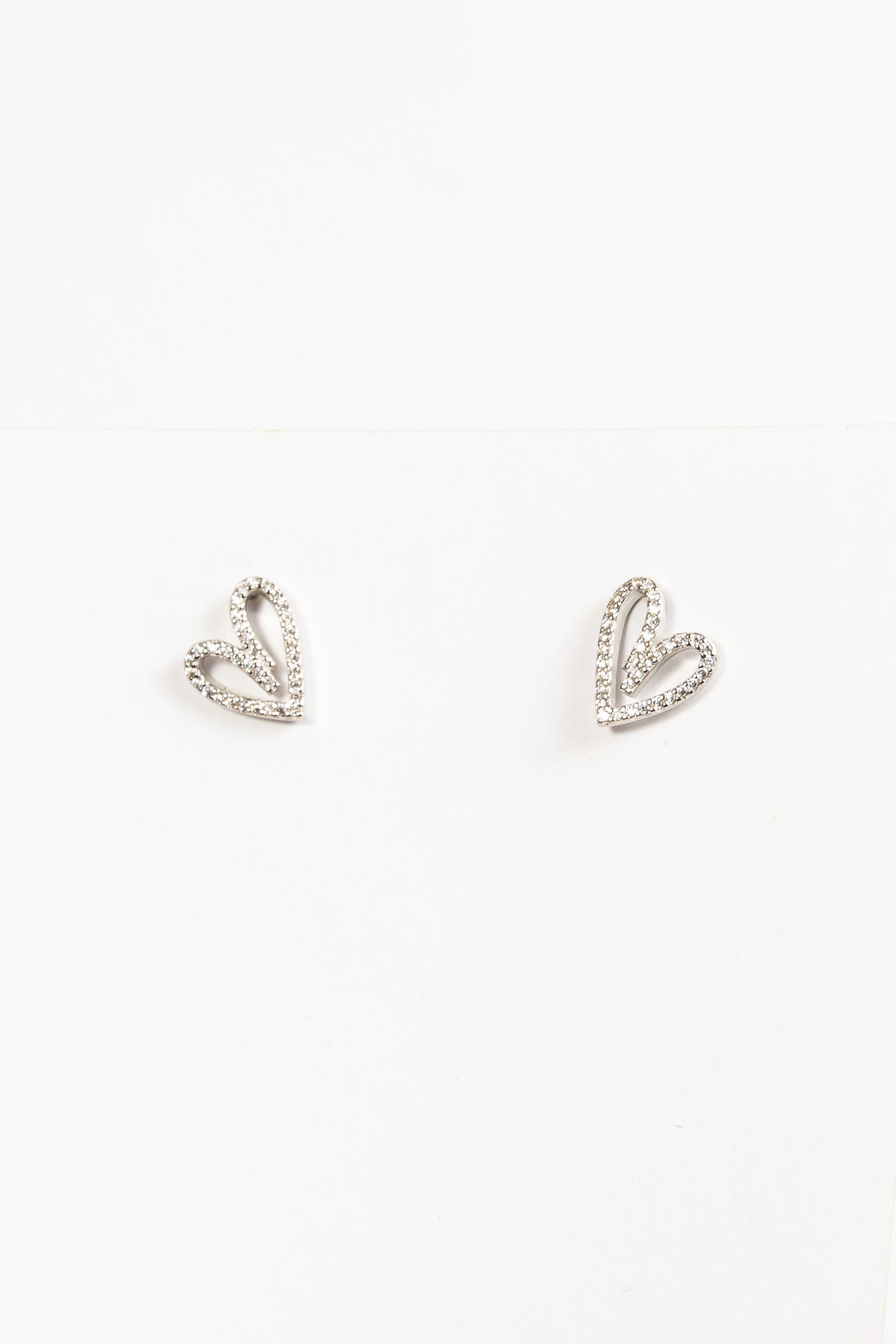 Aro Outline Sided Heart Stud