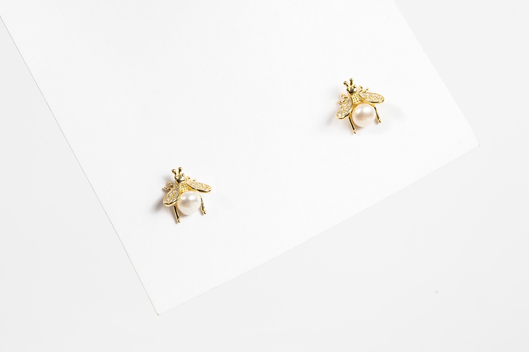 Aro Bee & Pearl Stud