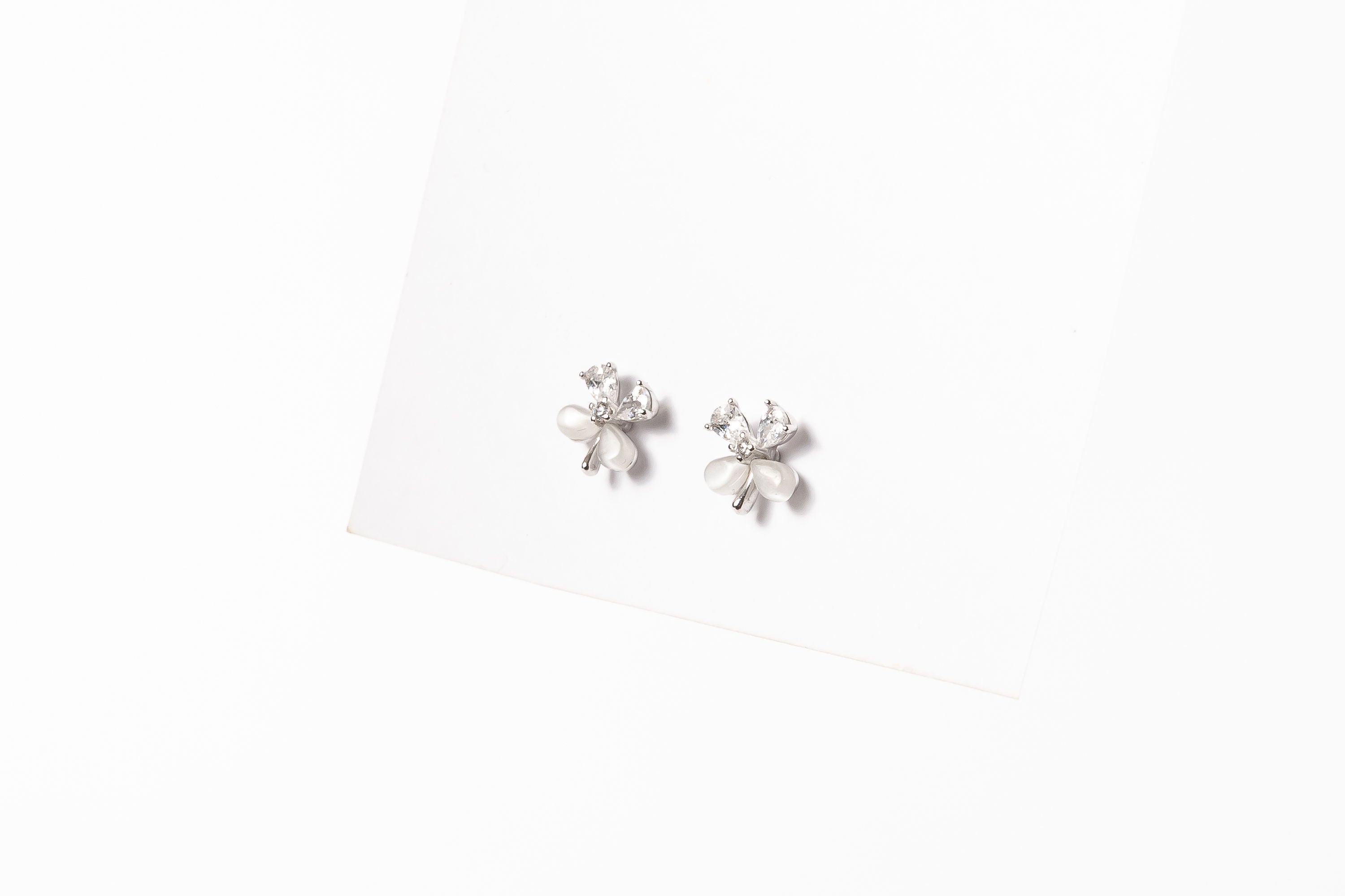 Aro Baby MOP & CZ Flower Stud