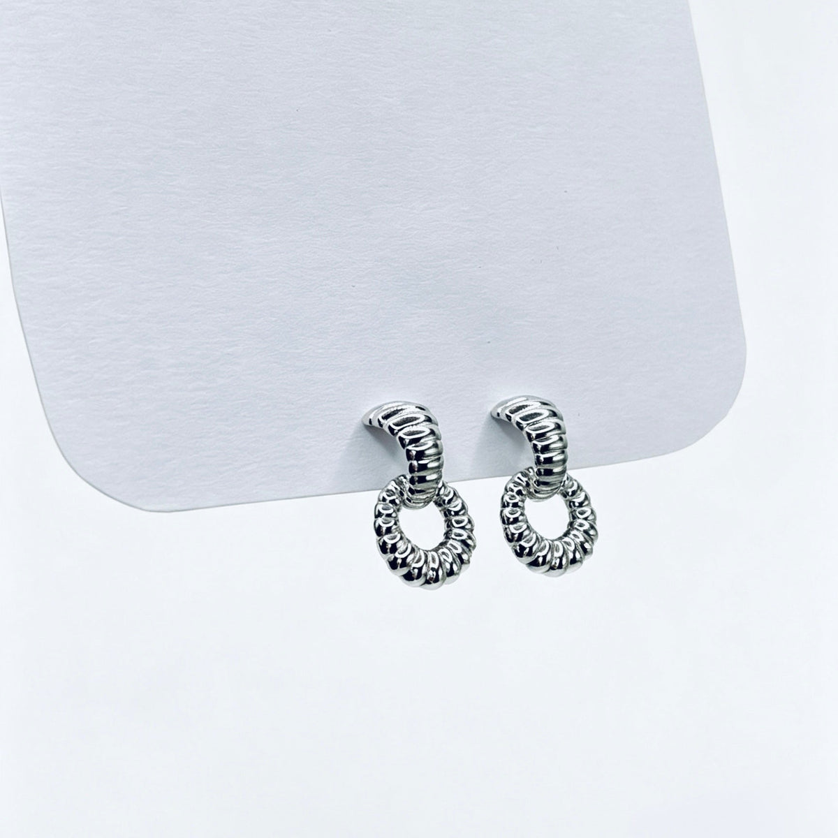 Aro Flat Round Twist Dangle