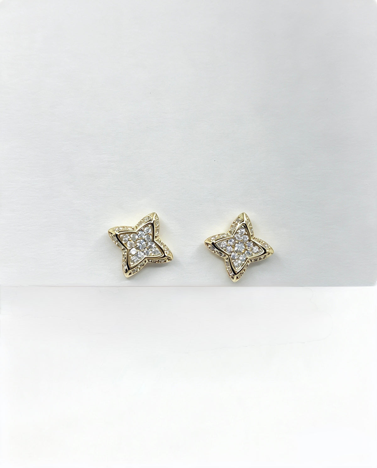 Aro Pointy Clover Stud