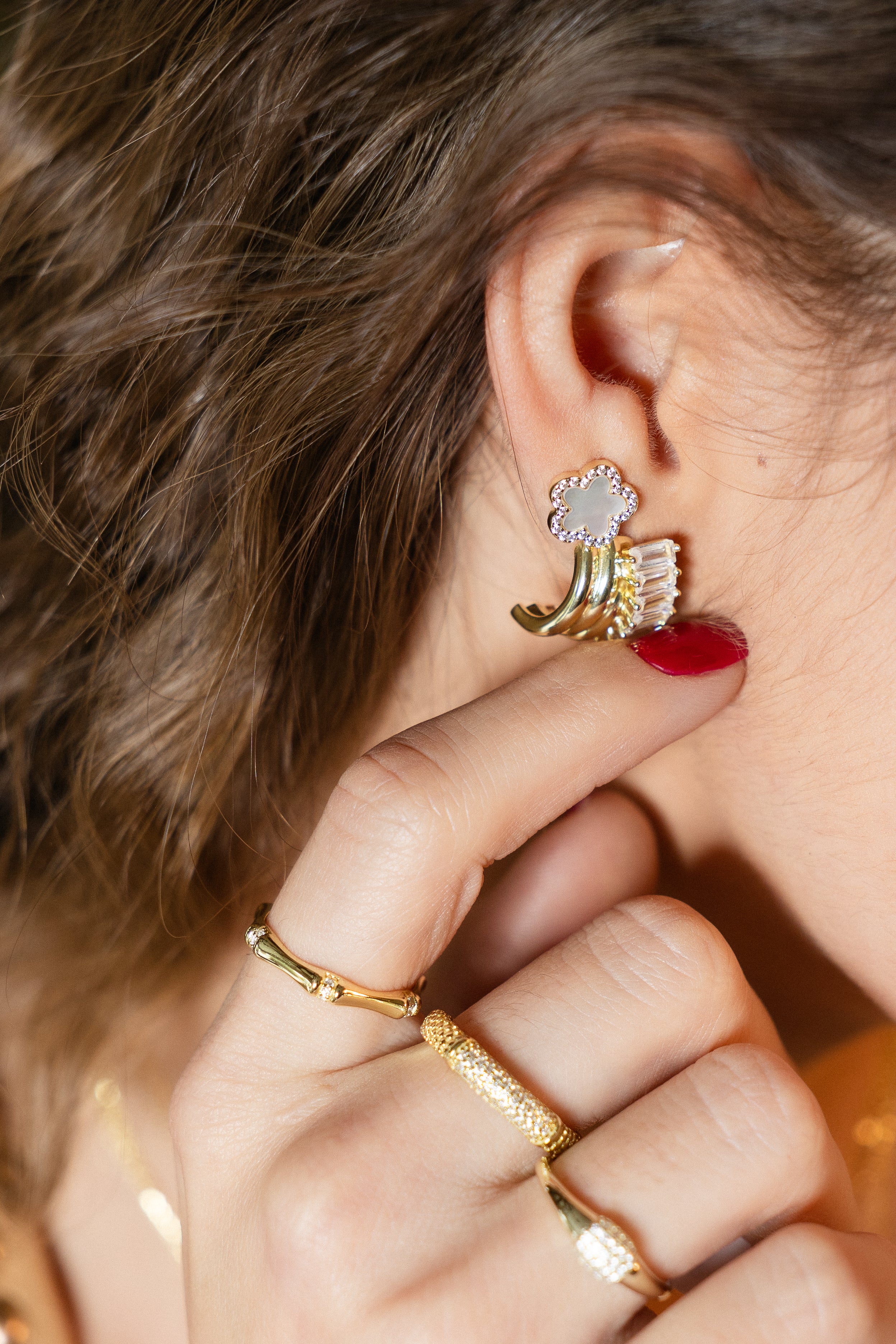 Aro MOP Daisy Flower Stud