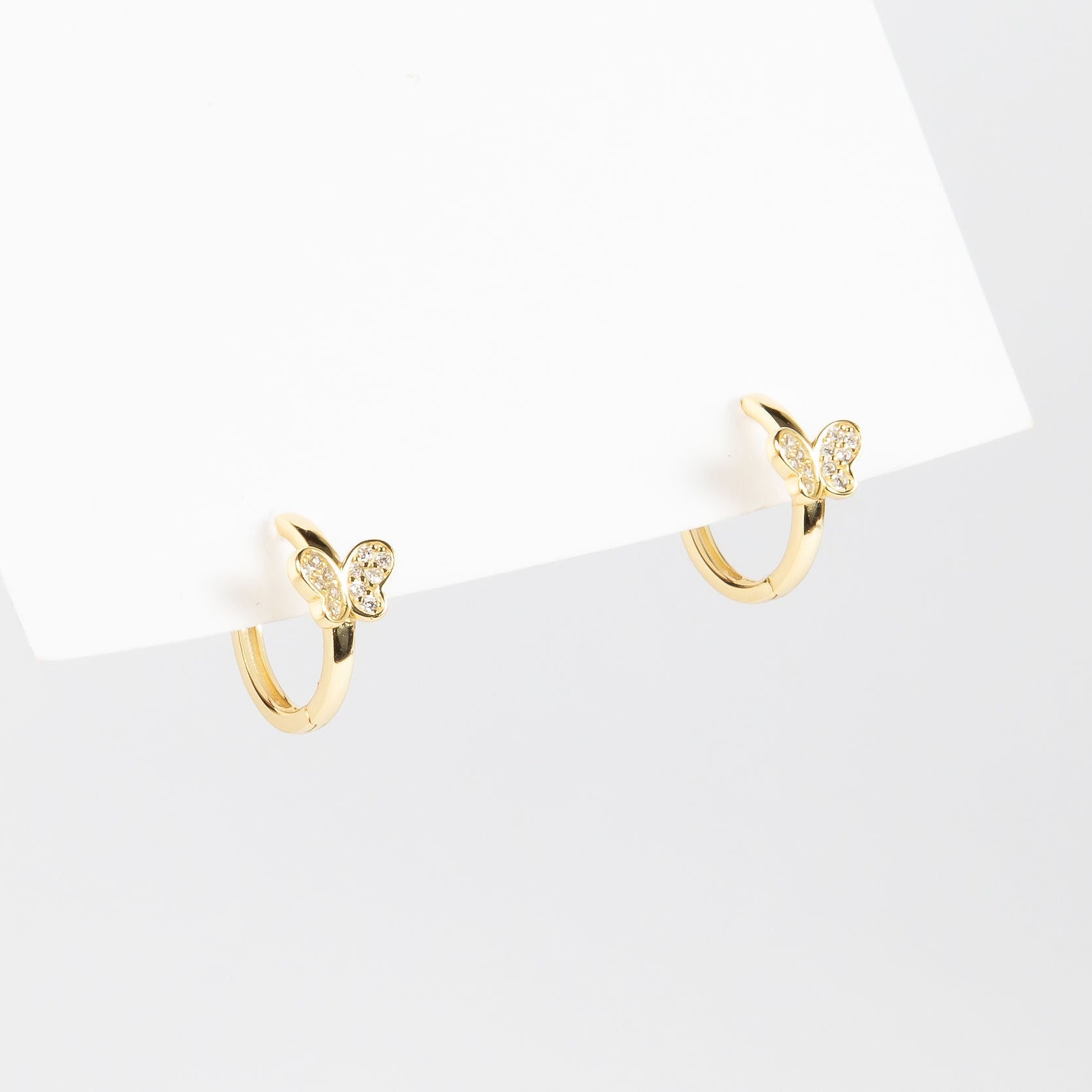 Aro Butterlfy Huggie