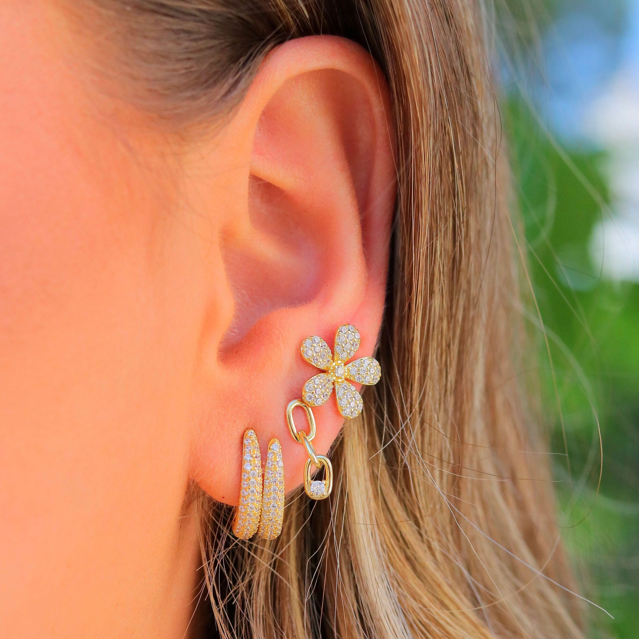 Aro Double U Cz Stud