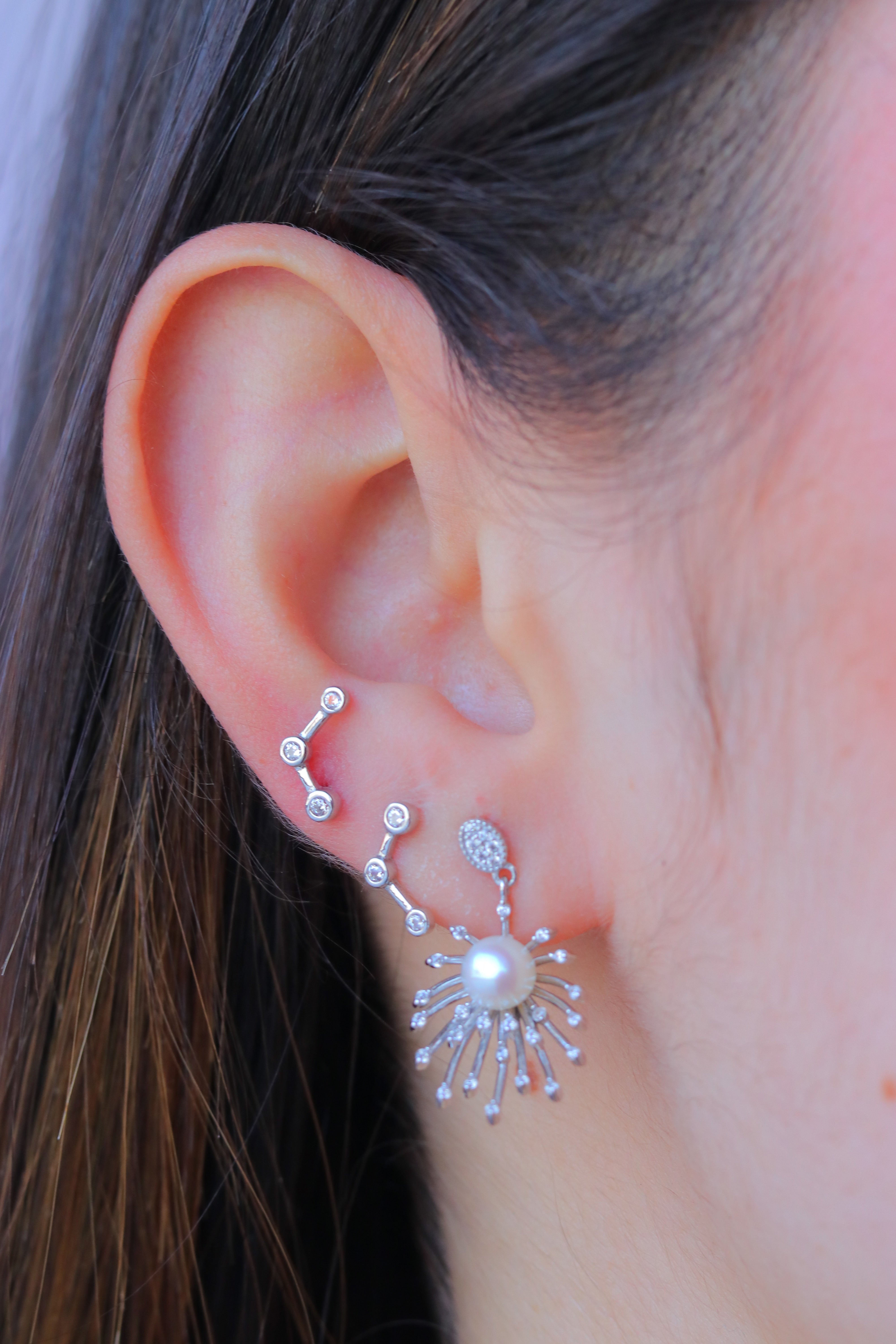 Aro Pearl Om Dangling