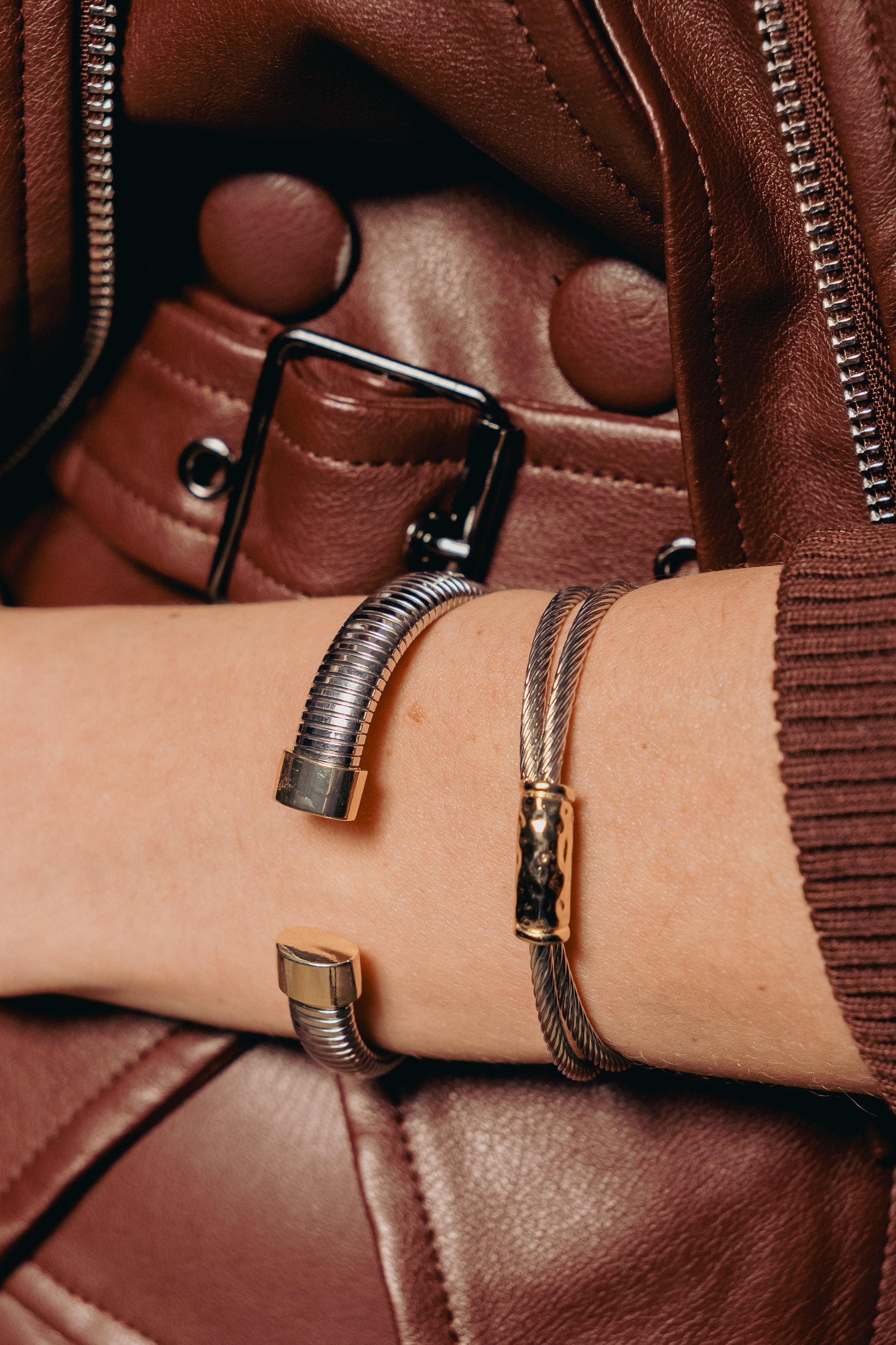 Pulsera Bicolor Coil Plain Strips Thin Cuff