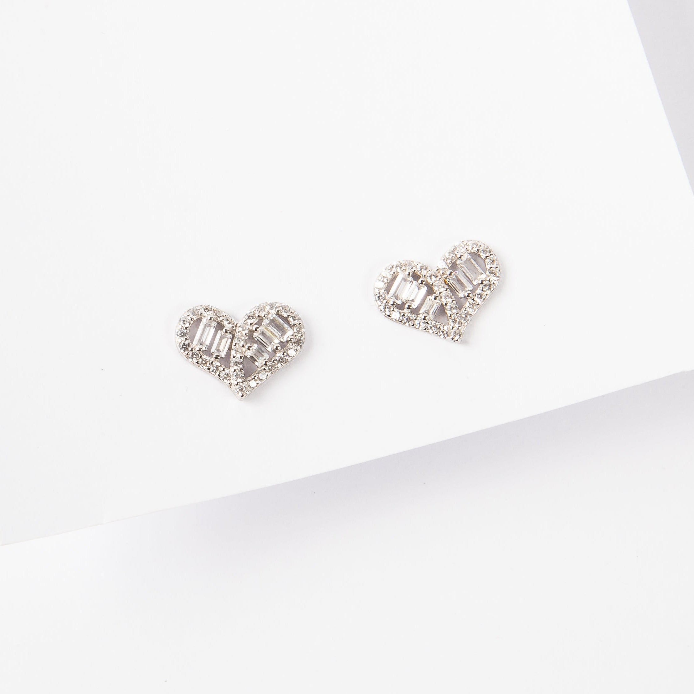 Aro Bagui Hollow Heart Stud Silver