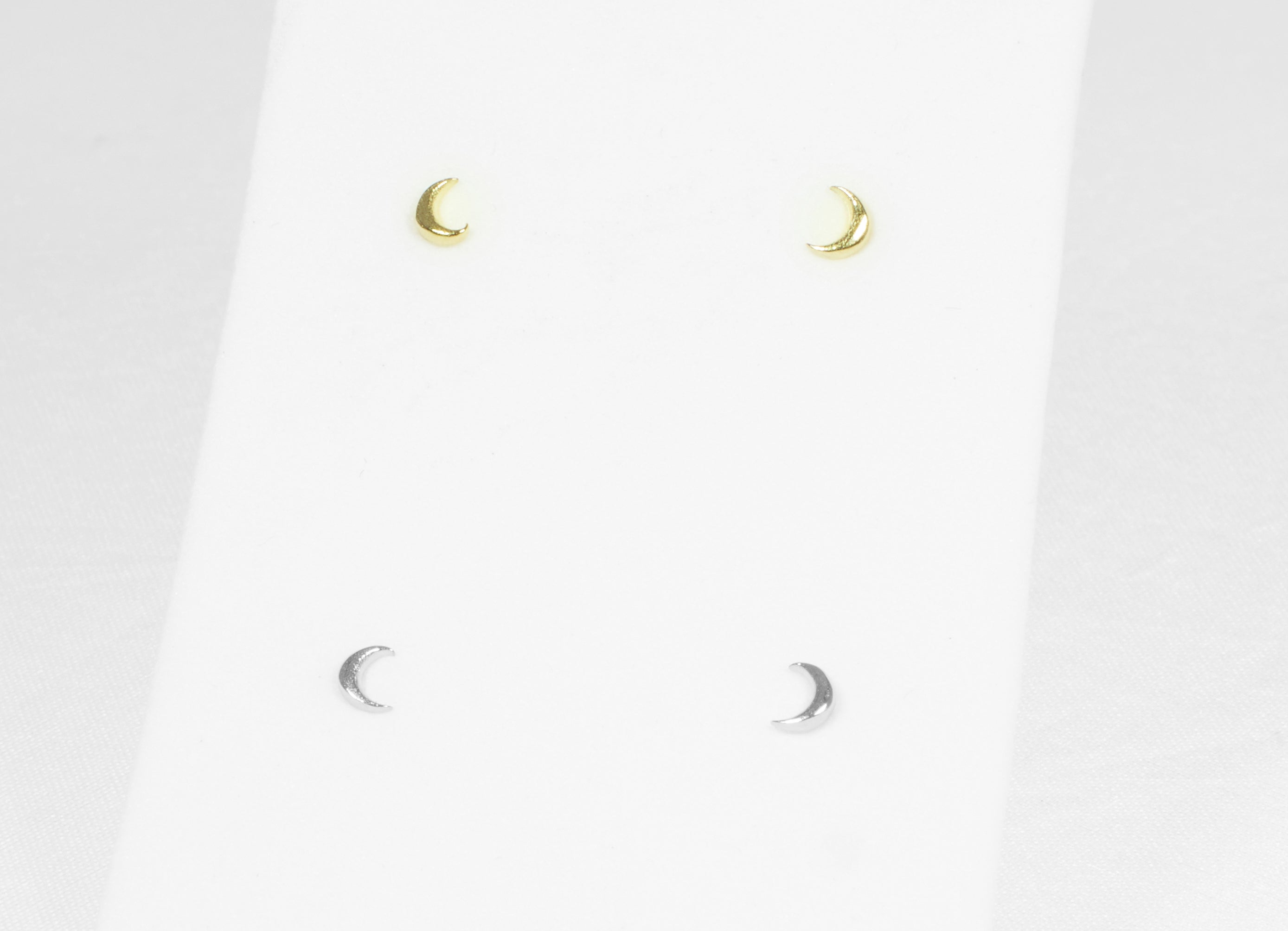 Aro Micro Moon Stud