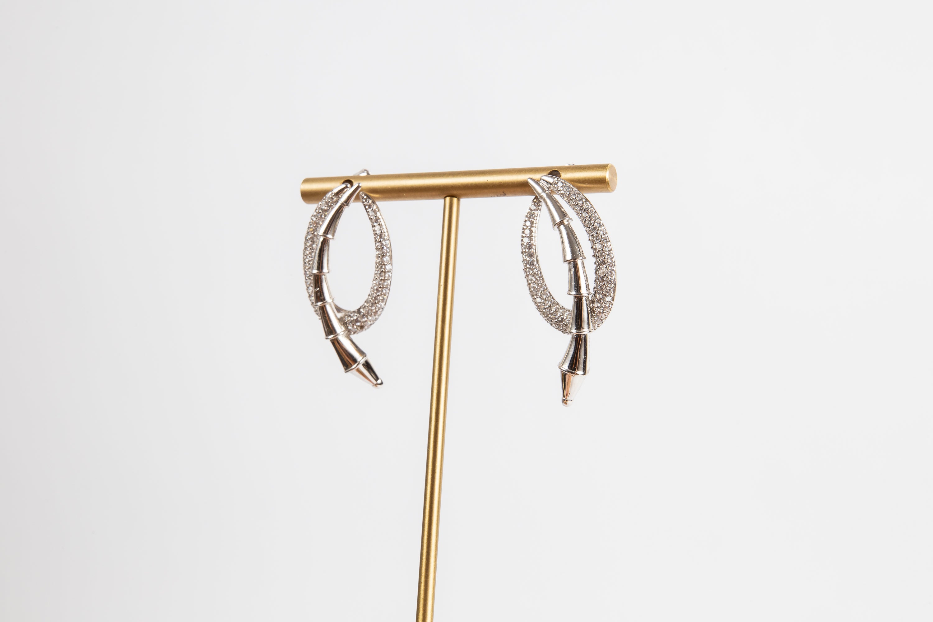 Aro Gran Snake CZ Front Hoop