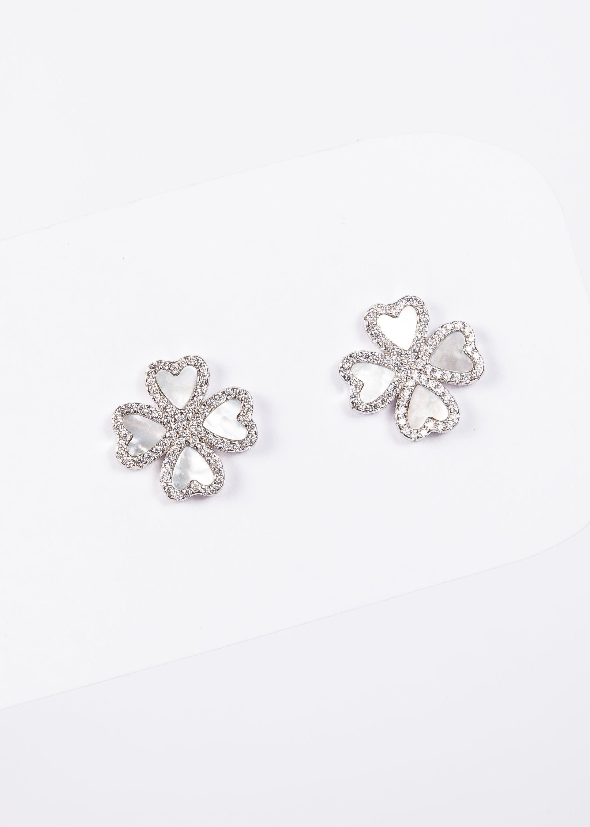 Aro Gran Clover MOP Stud Silver