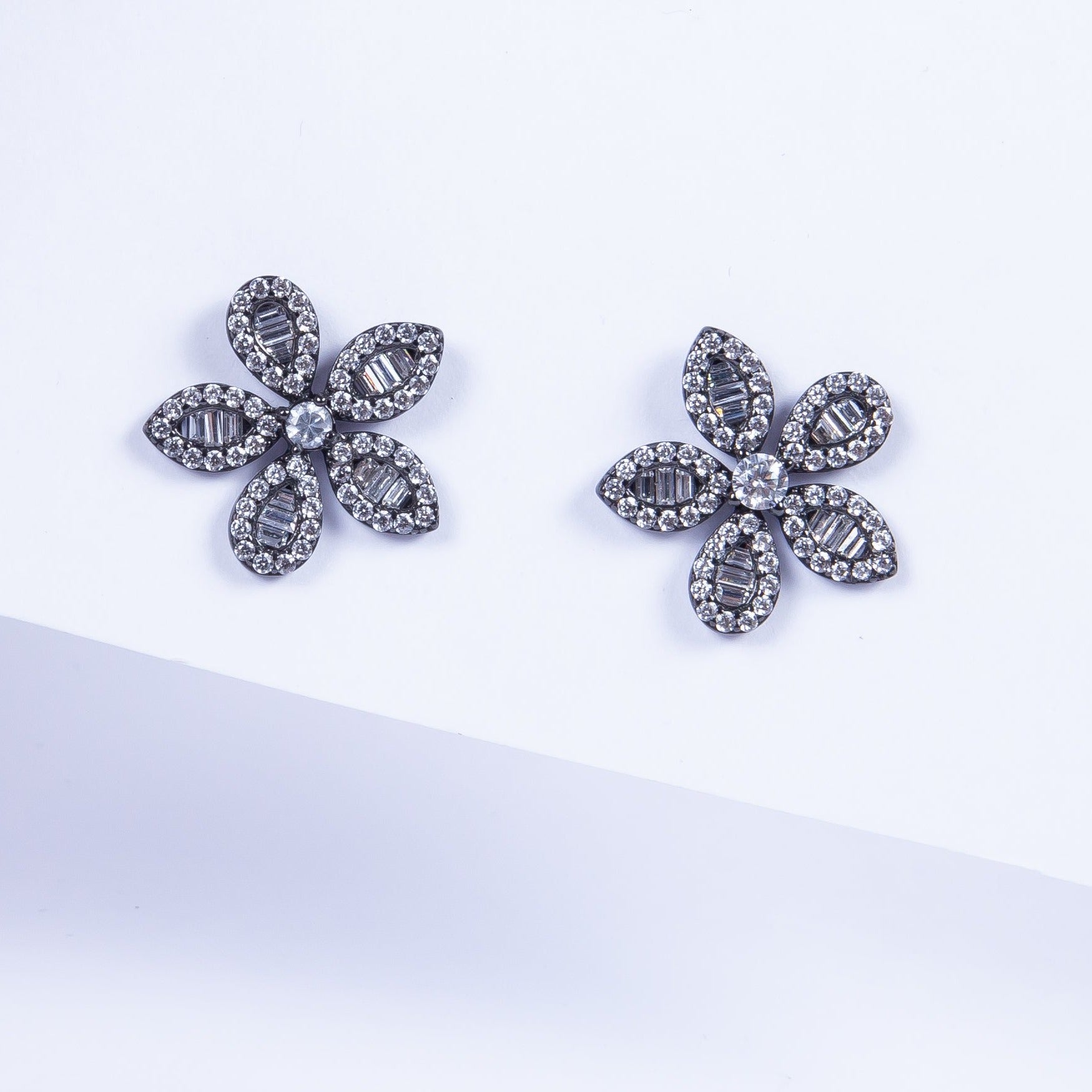 Aro Sergios Pewter Flower Stud