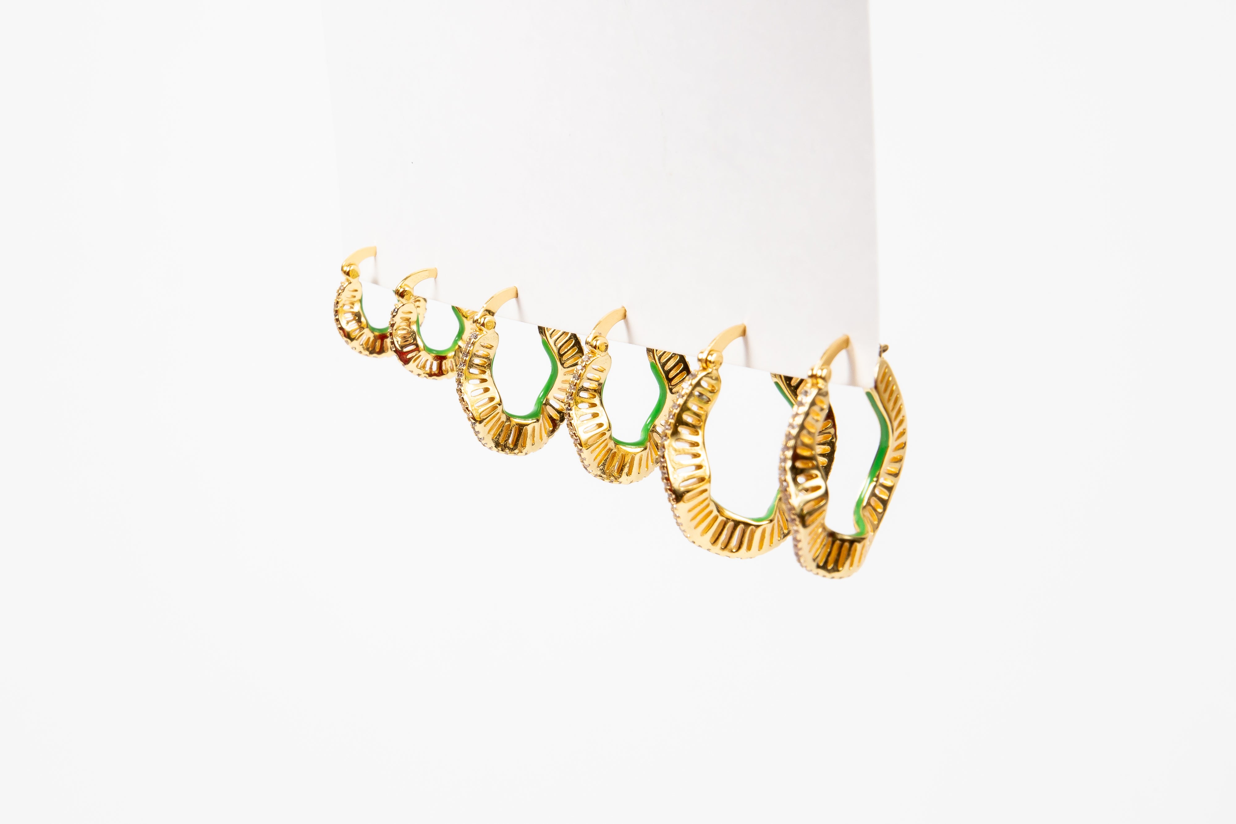 Aro Wavy Green Cz Hoop